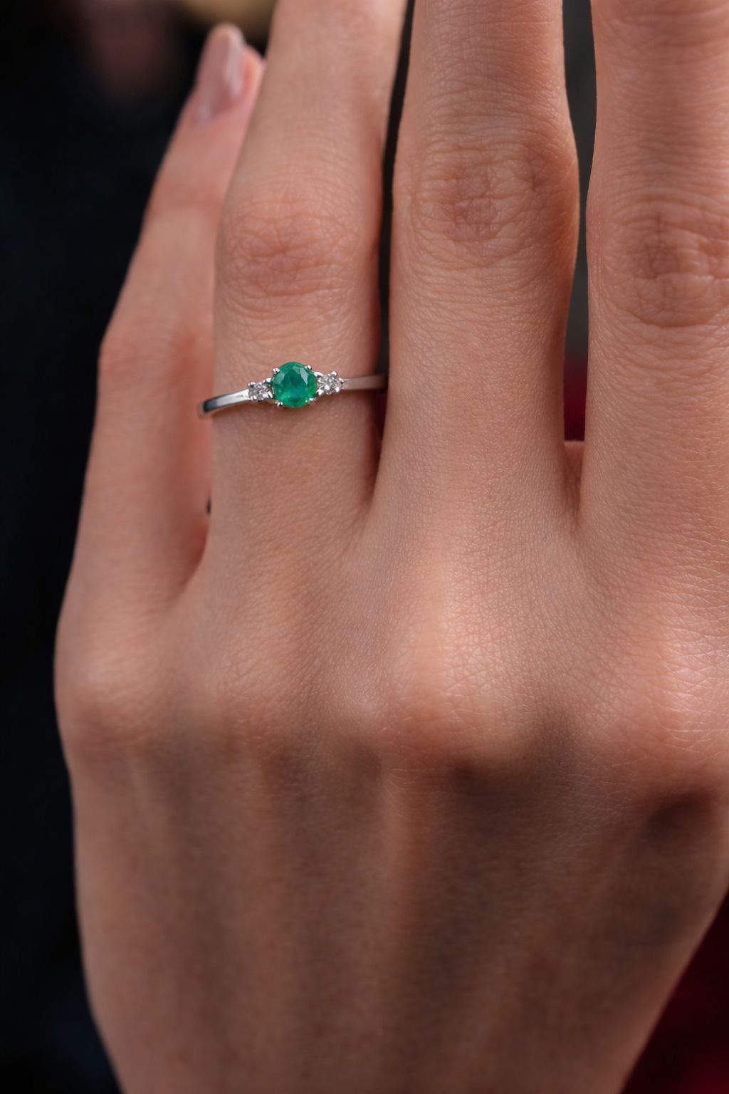 Inel de Logodna LDRA1497 din aur alb 14k cu Diamante Naturale si smarald