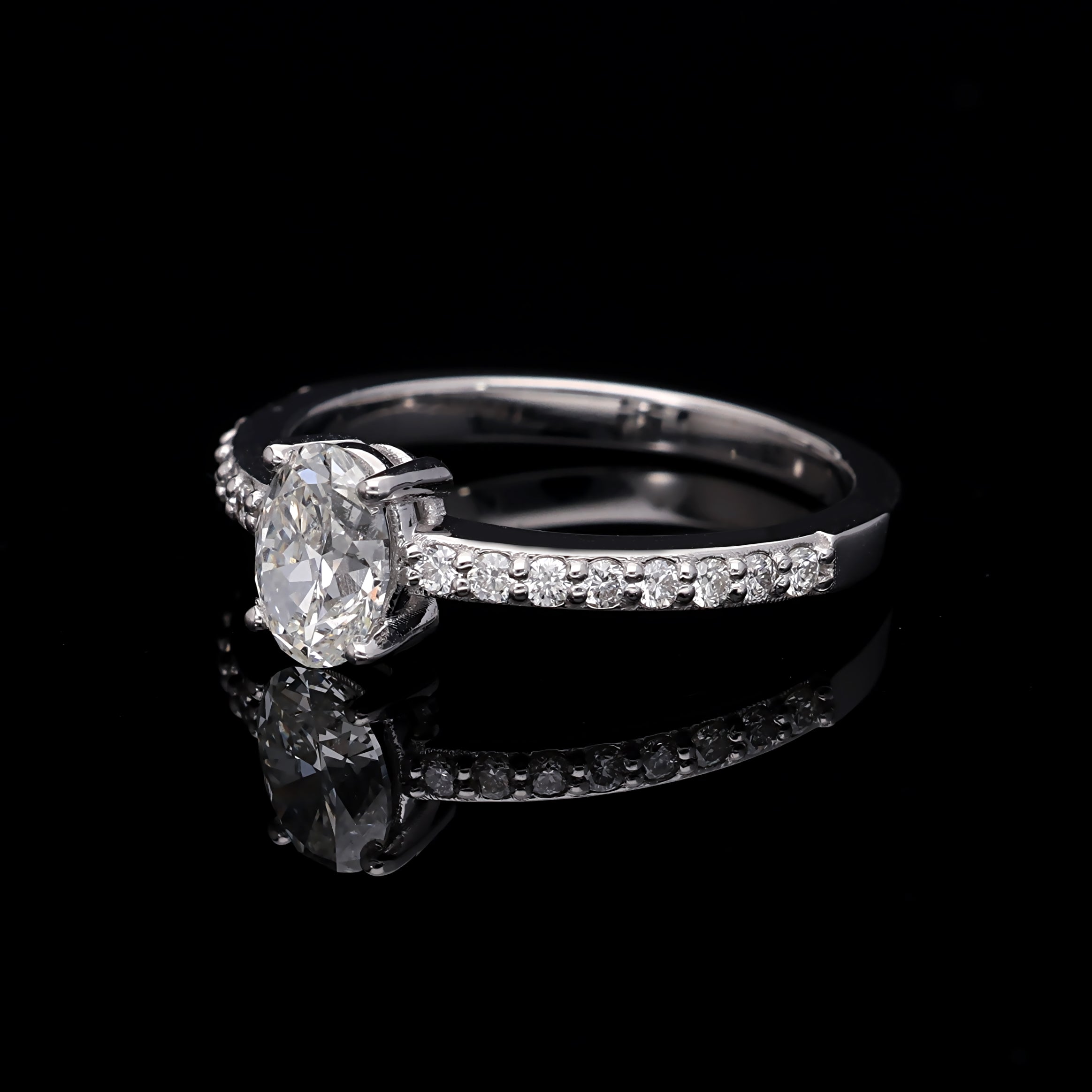 Inel de Logodna LRY007 din Aur Alb 18K cu Diamant OVAL CUT - Bijuterii LA ROSA