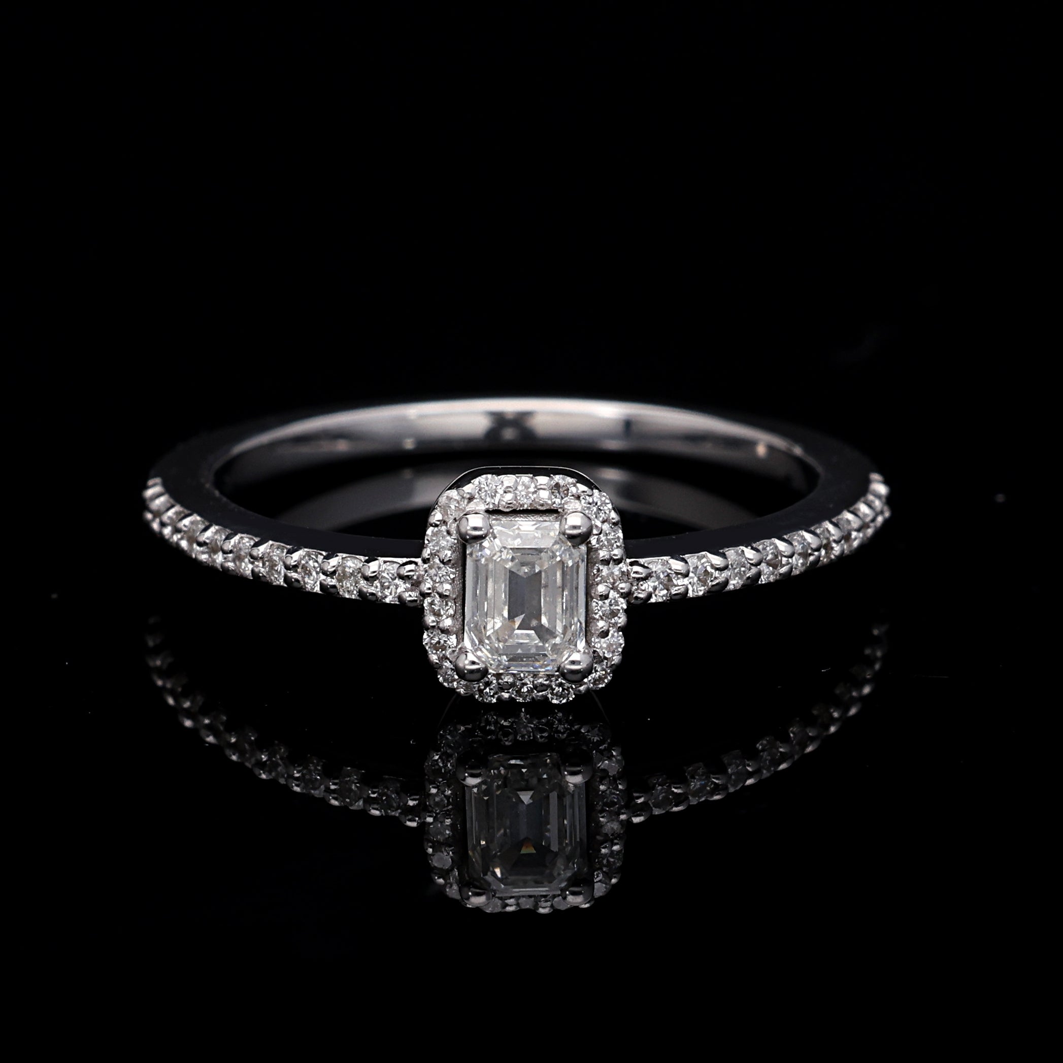 Inel de Logodna LRY009 din aur alb 18k cu Diamant Emerald Cut - Bijuterii LA ROSA