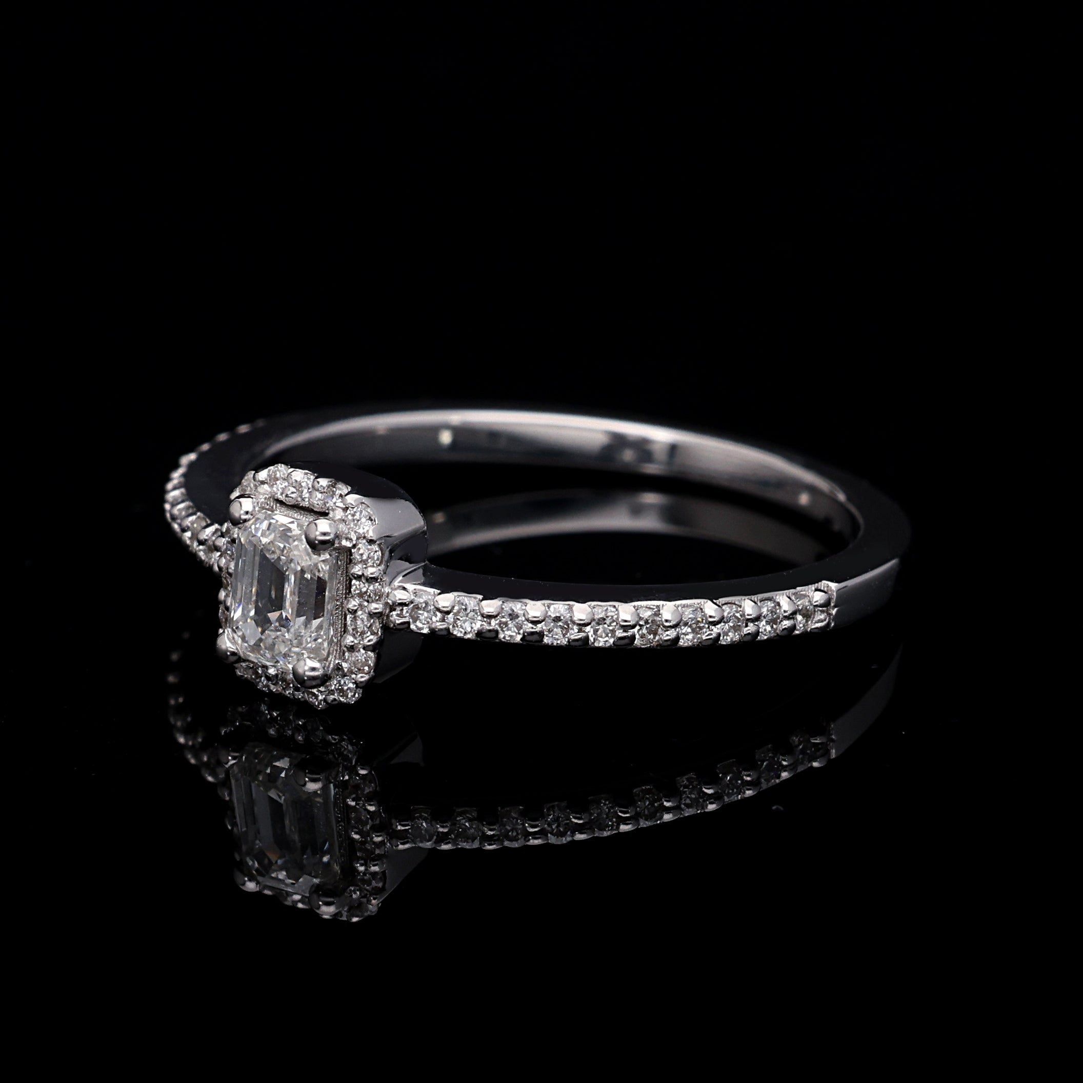 Inel de Logodna LRY009 din aur alb 18k cu Diamant Emerald Cut - Bijuterii LA ROSA