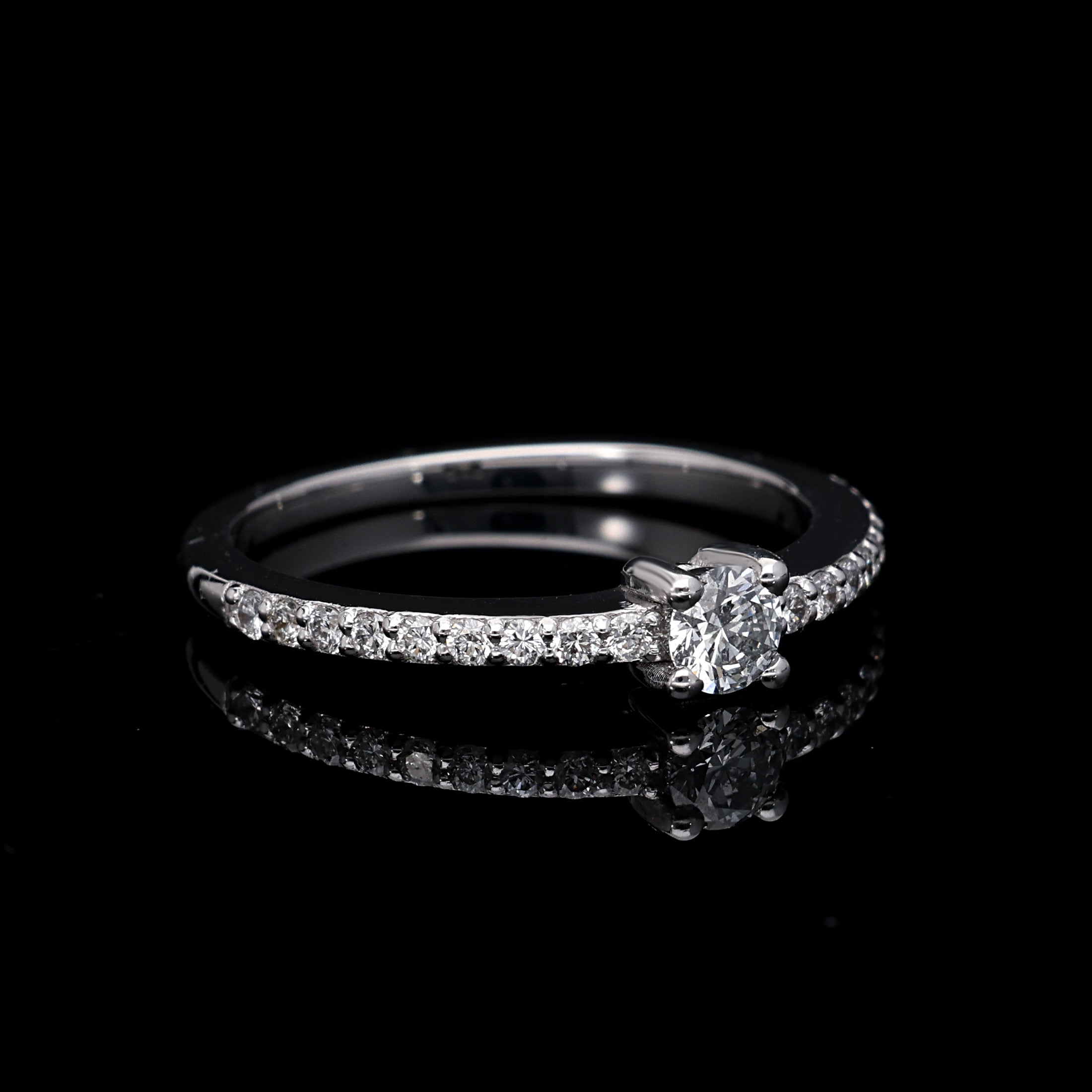 Inel de logodna LRY003 din aur alb 18K cu Diamant Rotund - Bijuterii LA ROSA