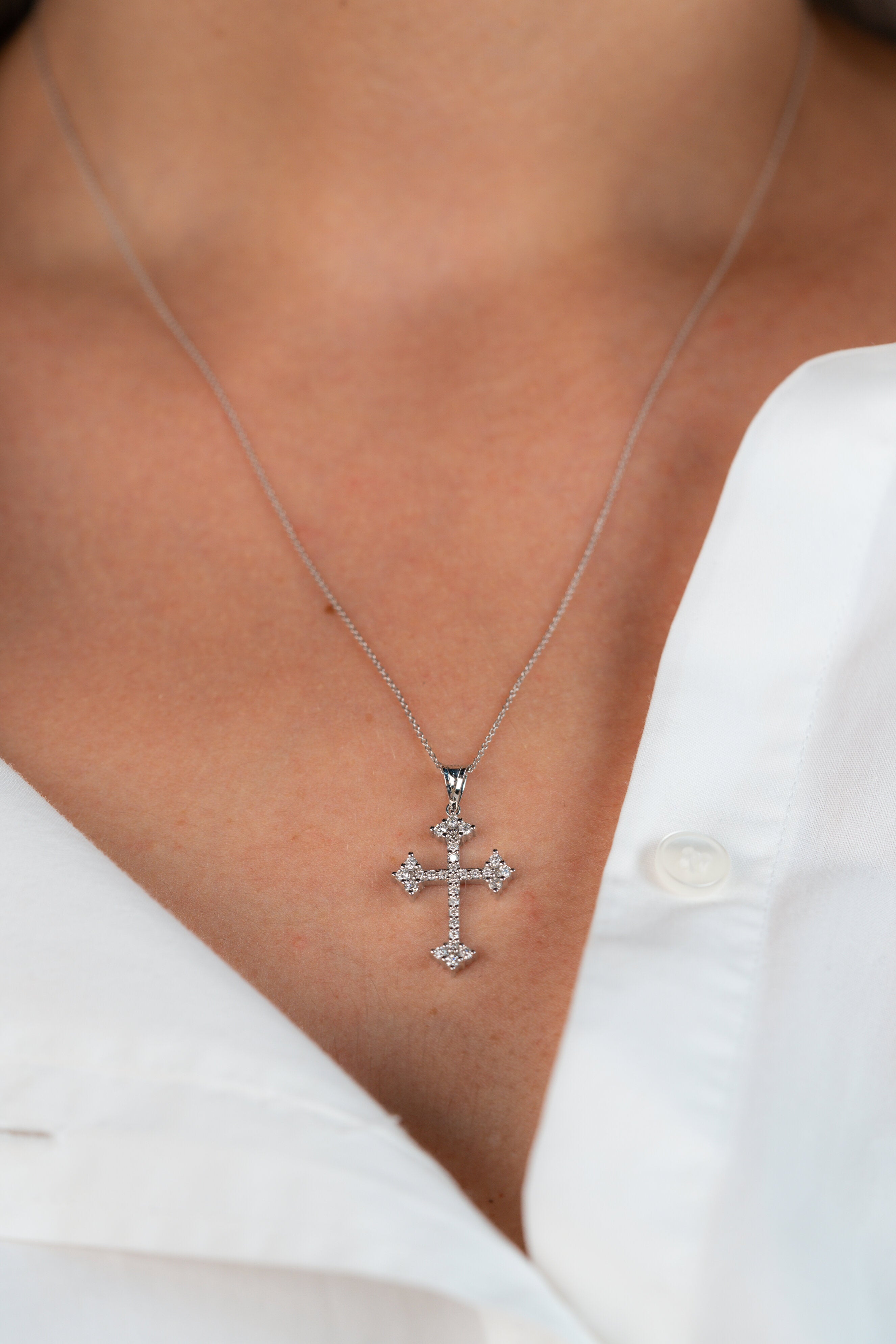 COLIER CR0014 DIN AUR ALB 14K FORMA CRUCE - Bijuterii LA ROSA