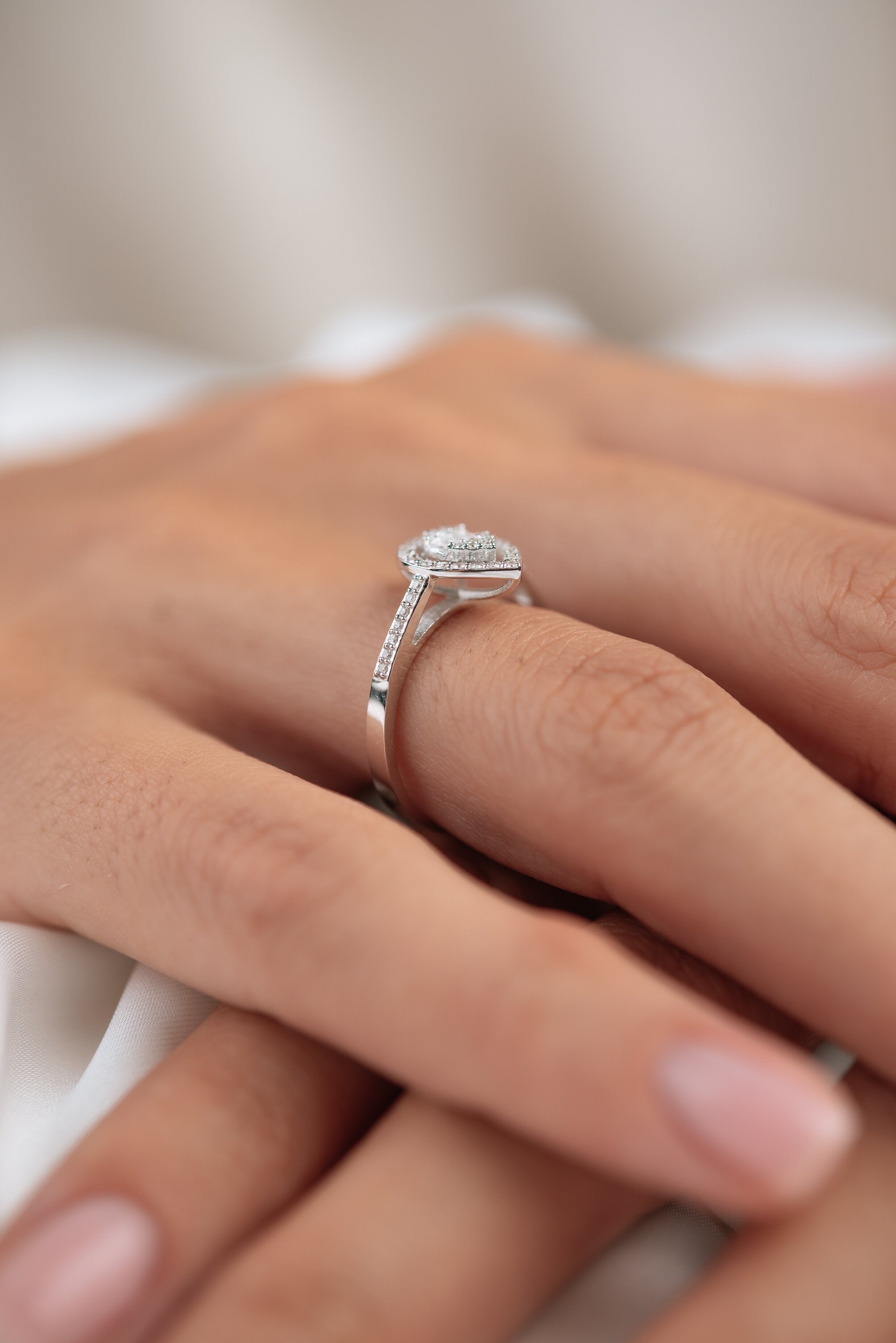 Inel lacrima baghete din aur alb 14k cu diamante - Bijuterii LA ROSA