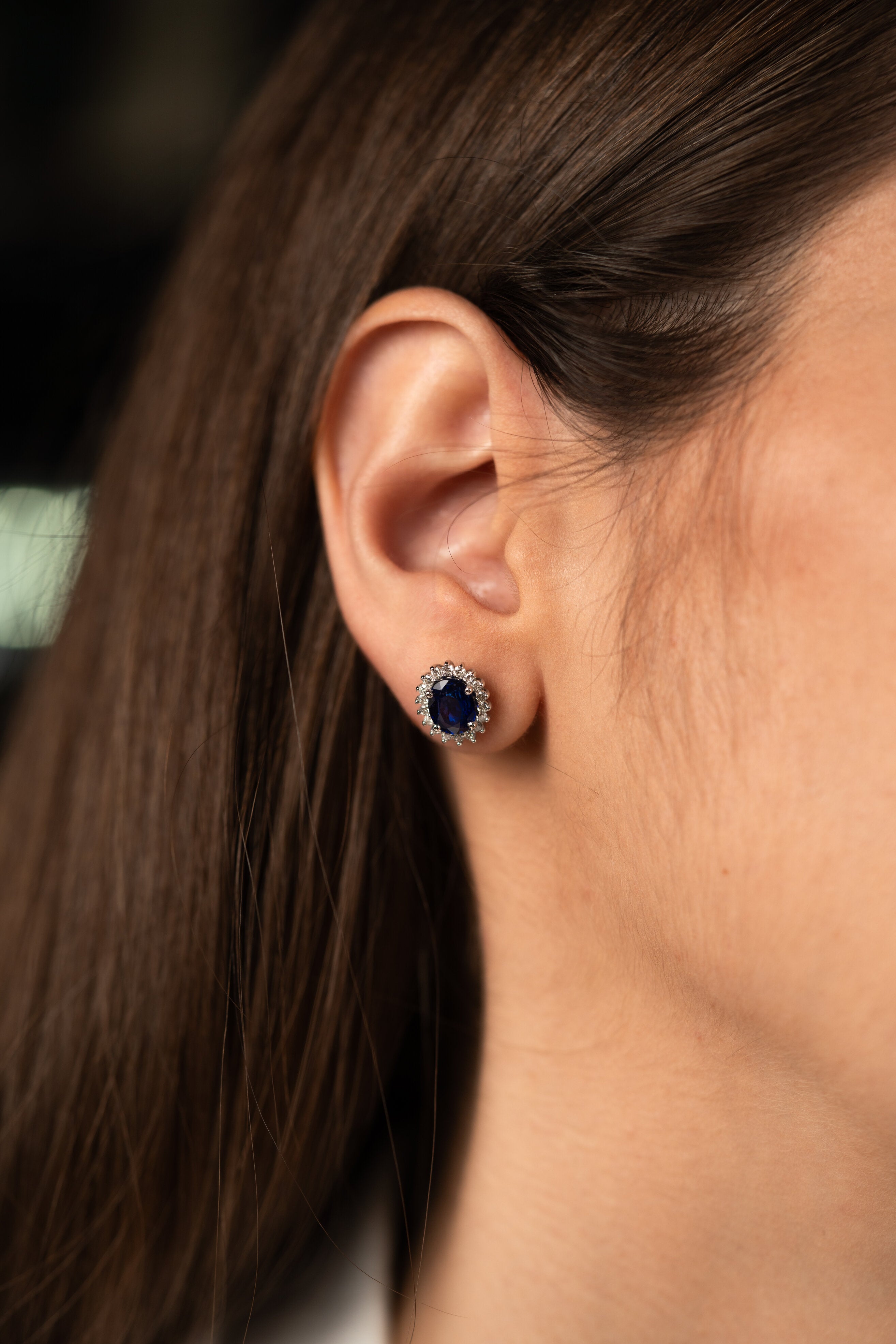 Cercei E00024 din aur alb 14k cu diamante si safir - Bijuterii LA ROSA