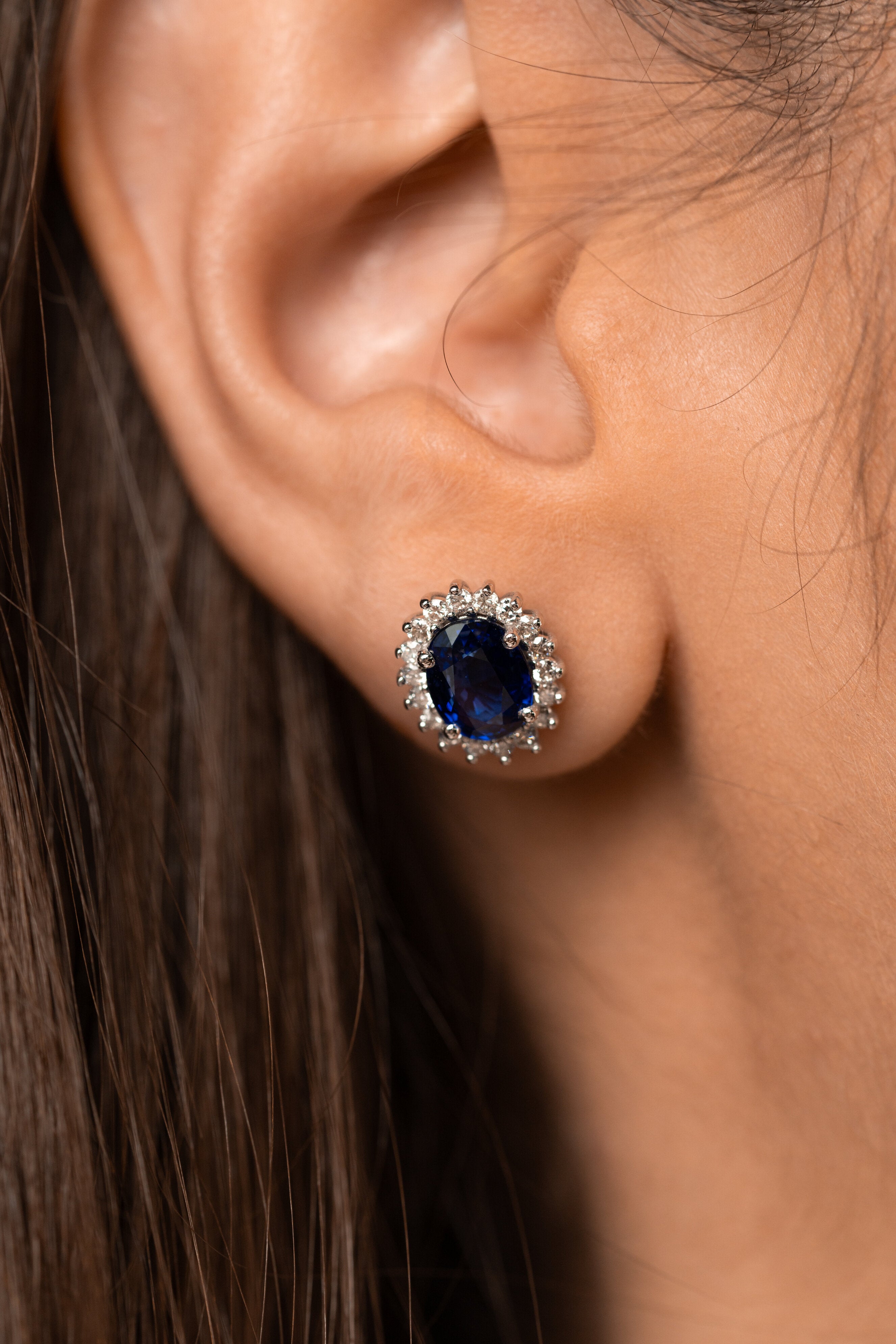 Cercei E00024 din aur alb 14k cu diamante si safir - Bijuterii LA ROSA
