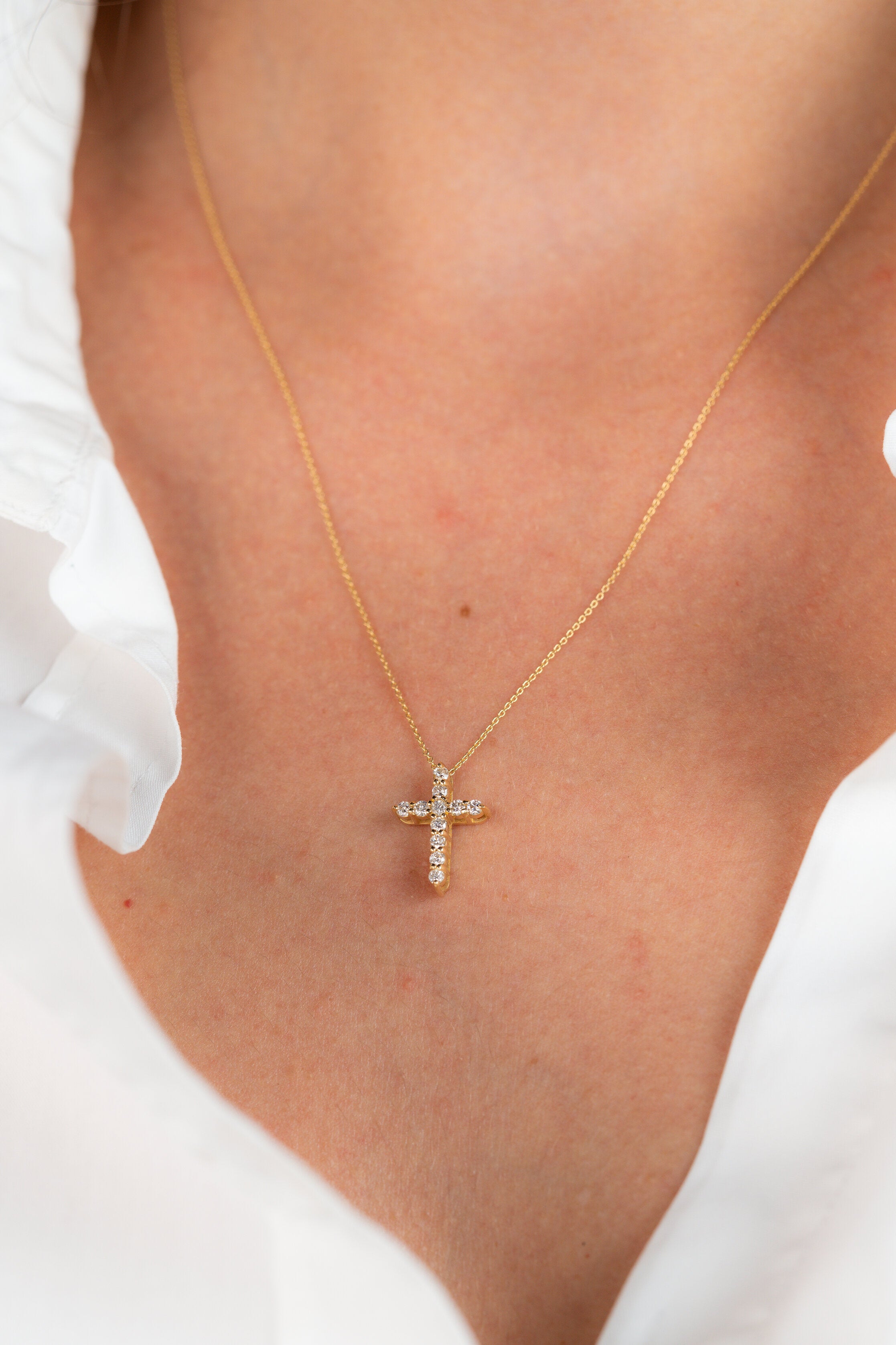COLIER CR0018 DIN AUR GALBEN 14K CU DIAMANTE FORMA CRUCE - Bijuterii LA ROSA