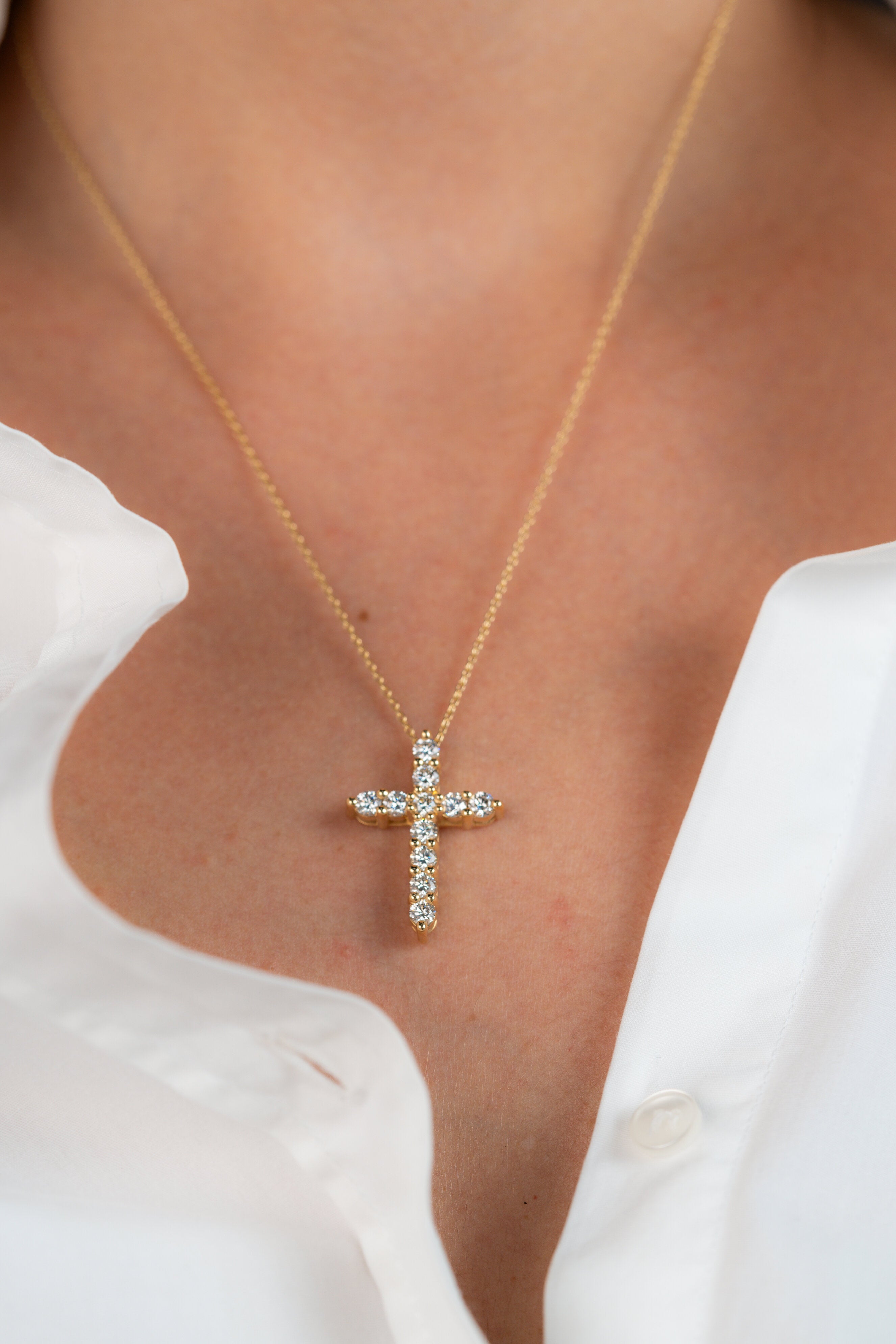 COLIER CR0019 DIN AUR GALBEN 14K CU DIAMANTE FORMA CRUCE - Bijuterii LA ROSA