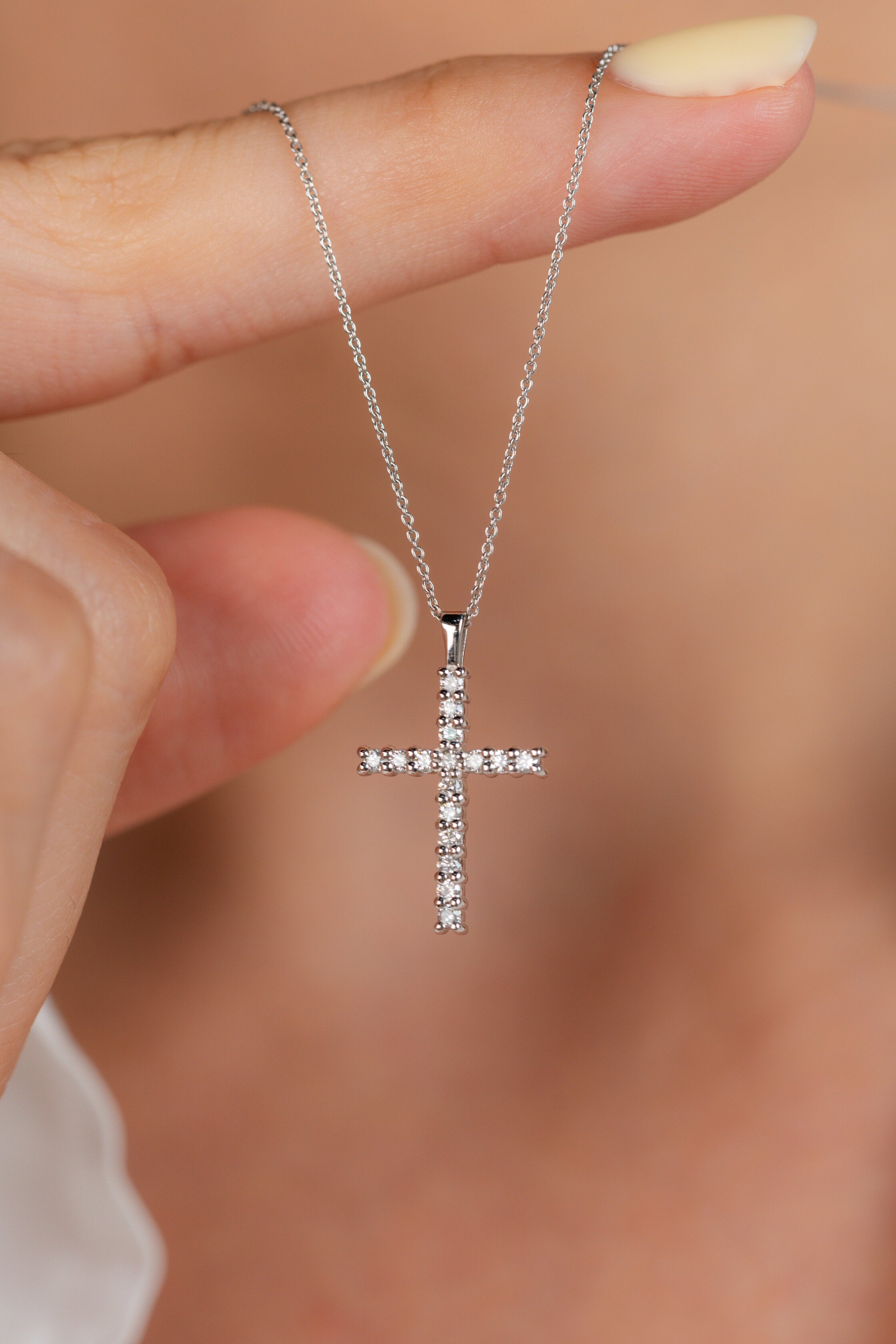 COLIER CR0020 DIN AUR ALB 14K CU DIAMANTE FORMA CRUCE - Bijuterii LA ROSA