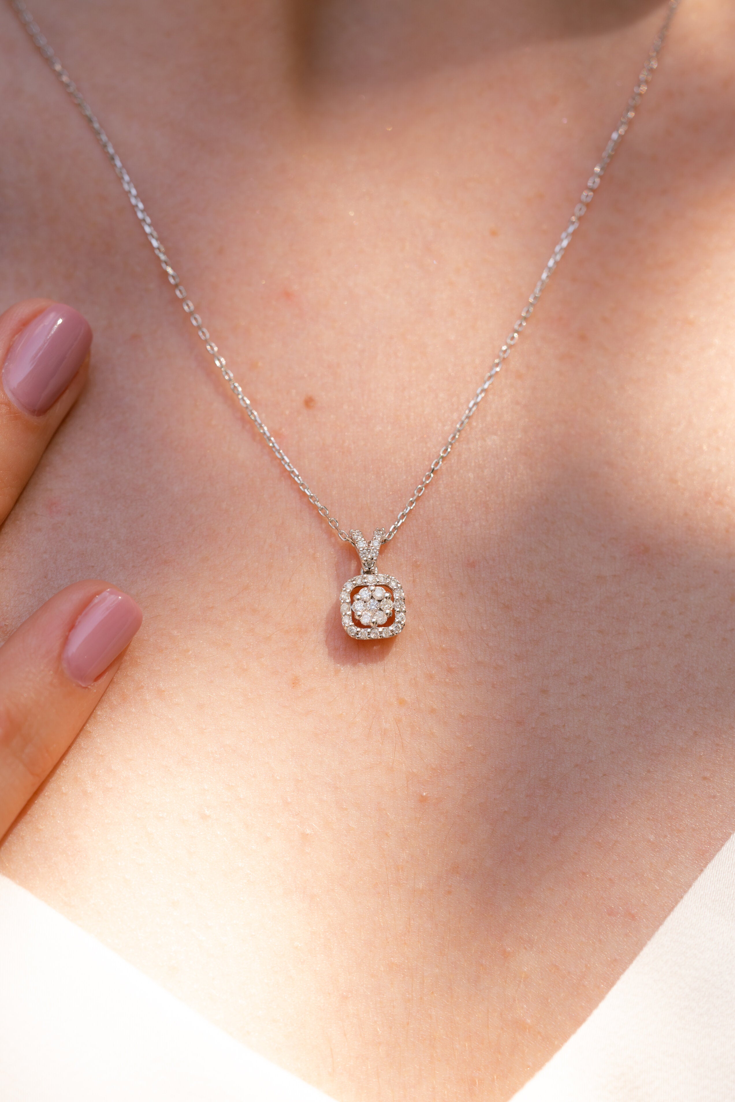 COLIER N000011 DIN AUR ALB 14K FORMA PATRATA CU DIAMANTE - Bijuterii LA ROSA