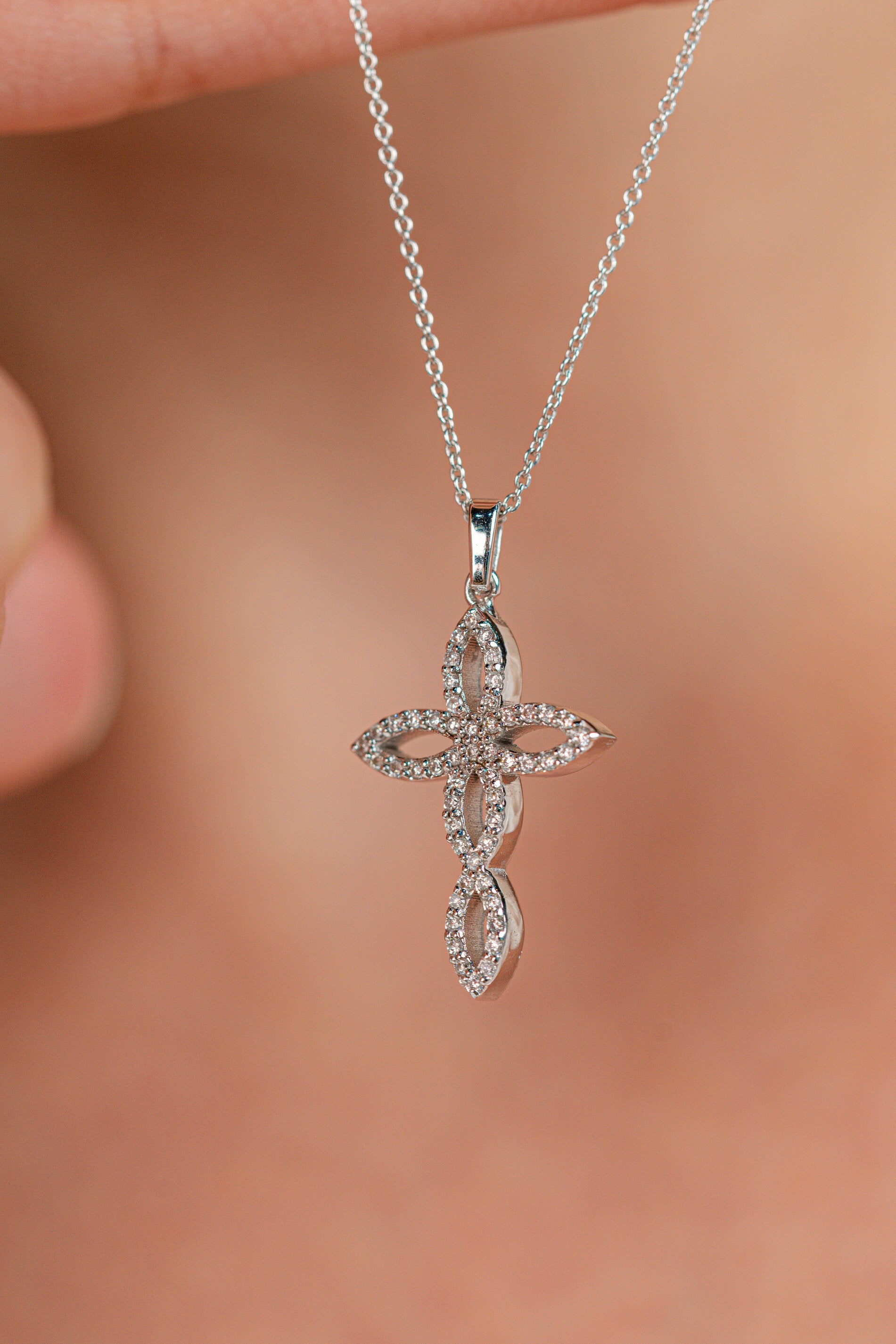 COLIER CR0013 DIN AUR ALB 14K CU DIAMANTE FORMA CRUCE - Bijuterii LA ROSA