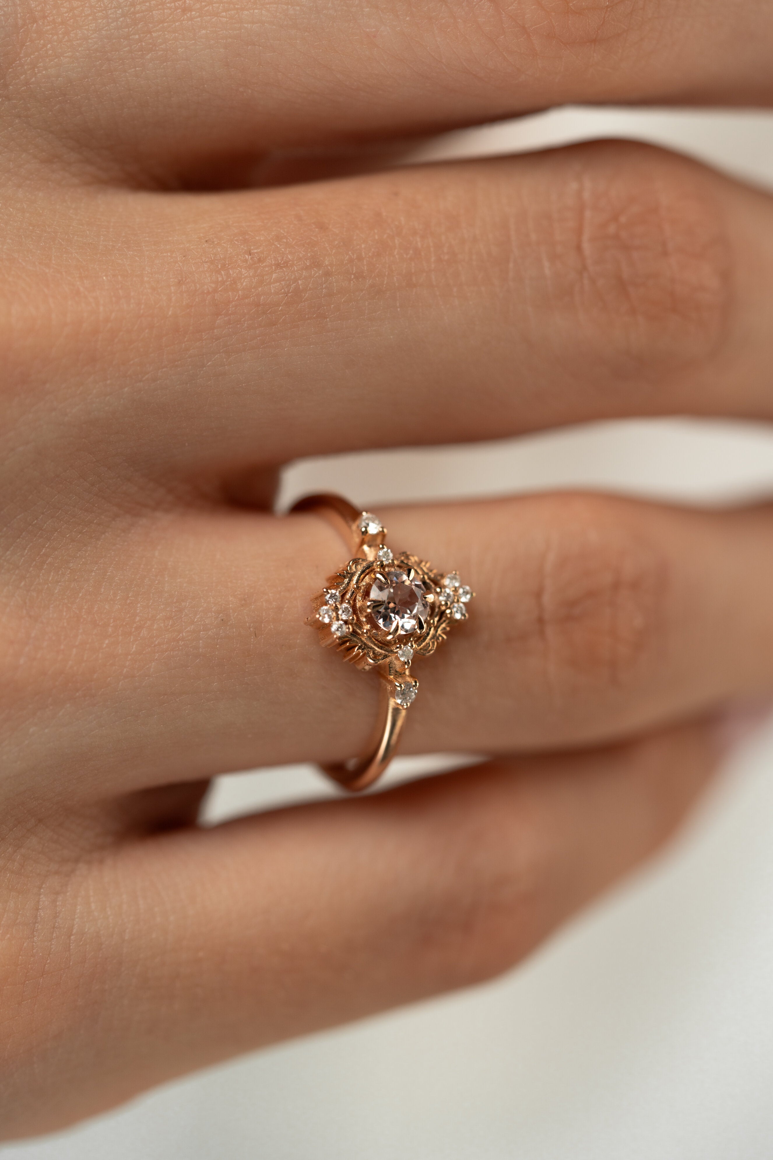Inel R000143 din aur roz 14k cu morganit si diamante - Bijuterii LA ROSA