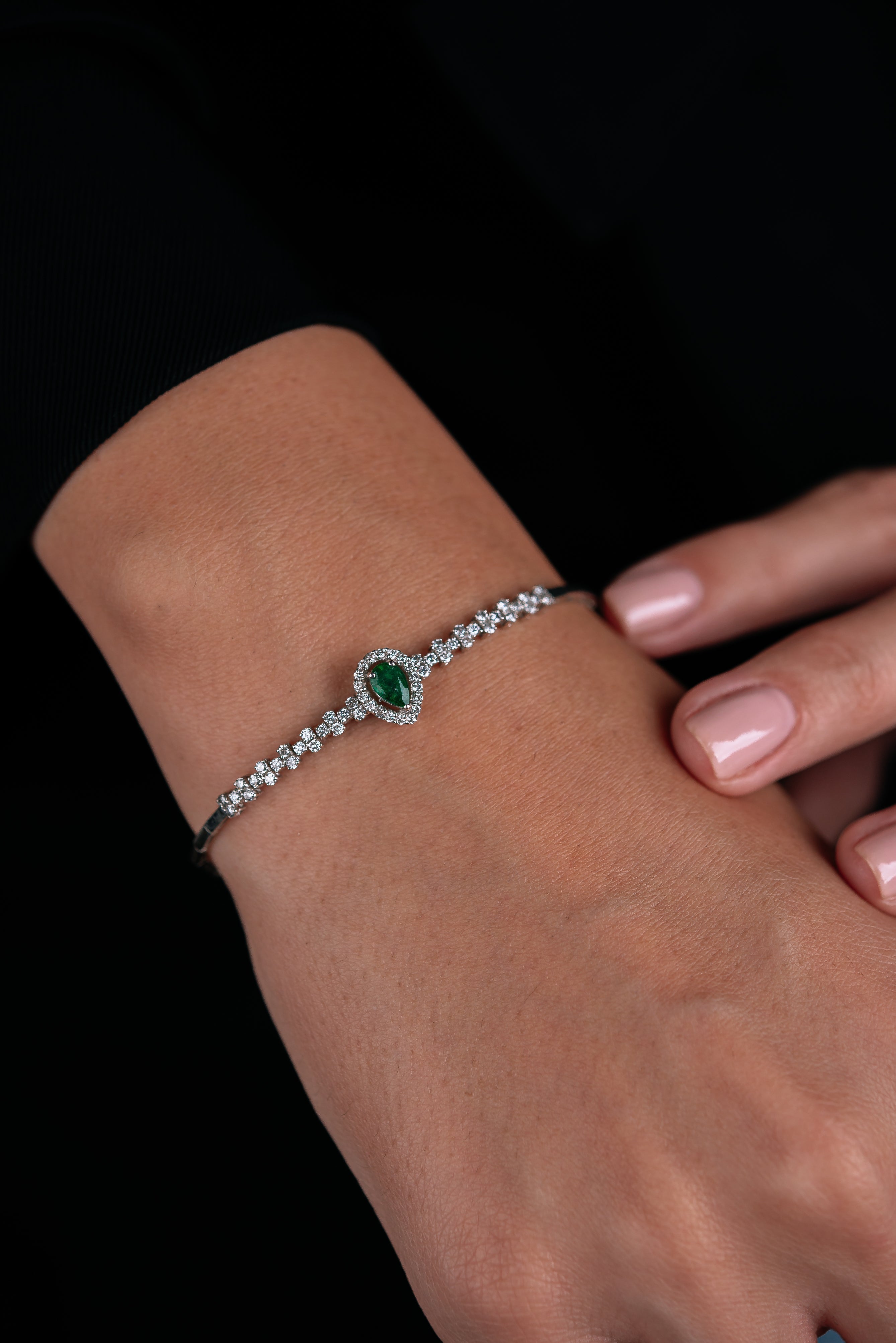 BRATARA LDBA0057 DIN AUR ALB 18K FORMA PARA CU DIAMANTE SI SMARALD - Bijuterii LA ROSA