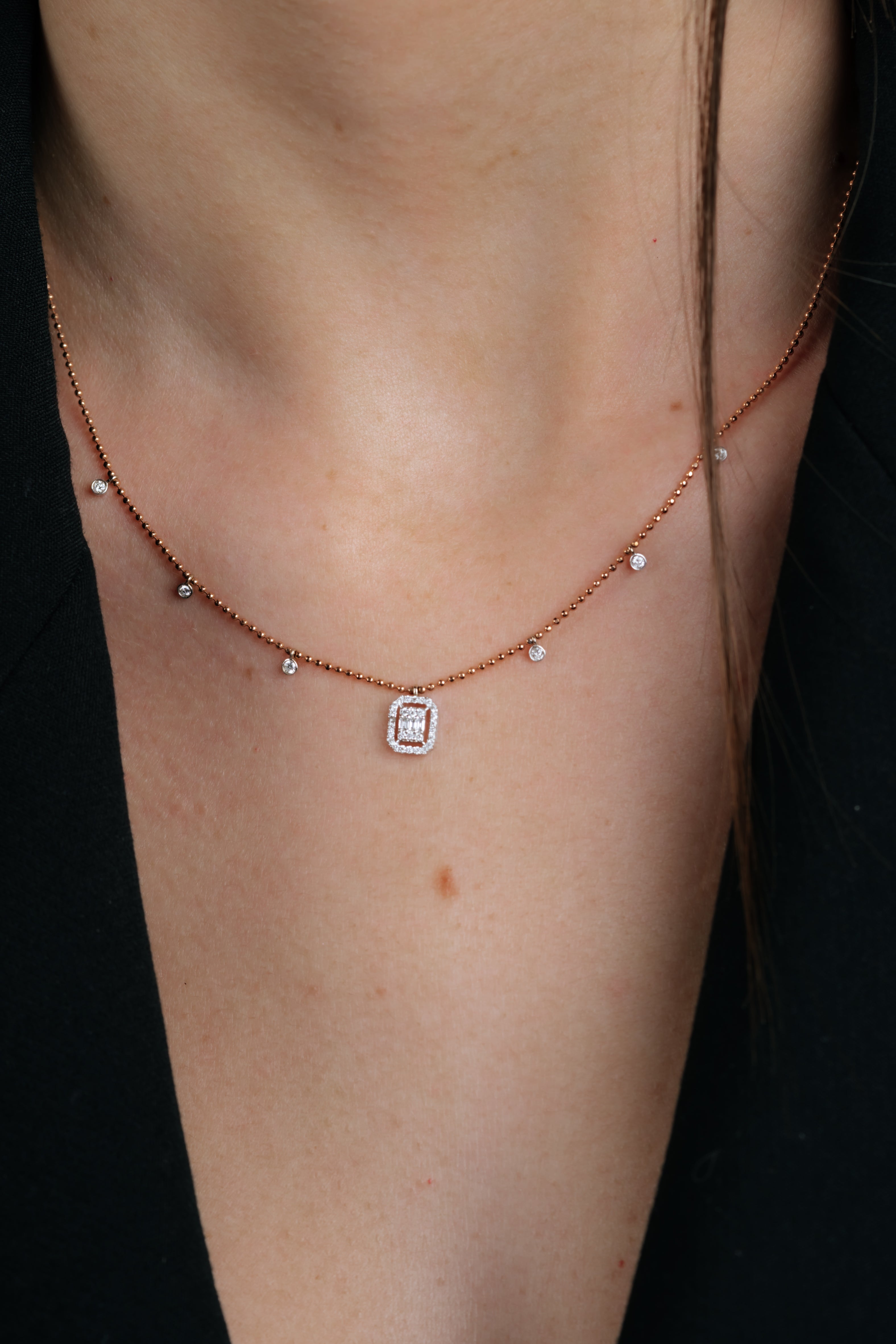 COLIER KL29020 DIN AUR ALB SI ROZ 14K FORMA DREPTUNGHIULARA CU DIAMANTE - Bijuterii LA ROSA