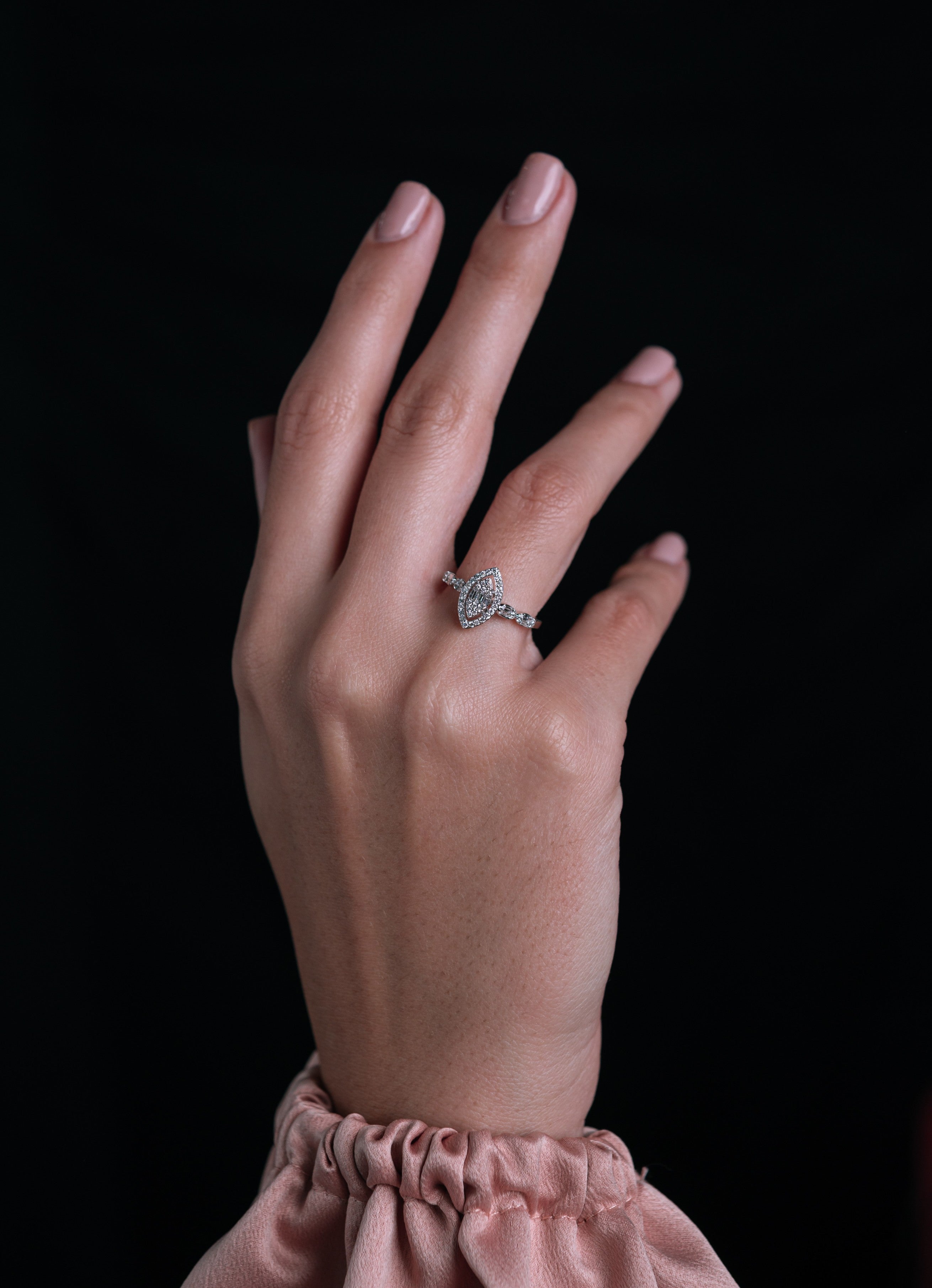 INEL R002256 DIN AUR ALB 14K FORMA MARQUISE CU DIAMANTE - Bijuterii LA ROSA