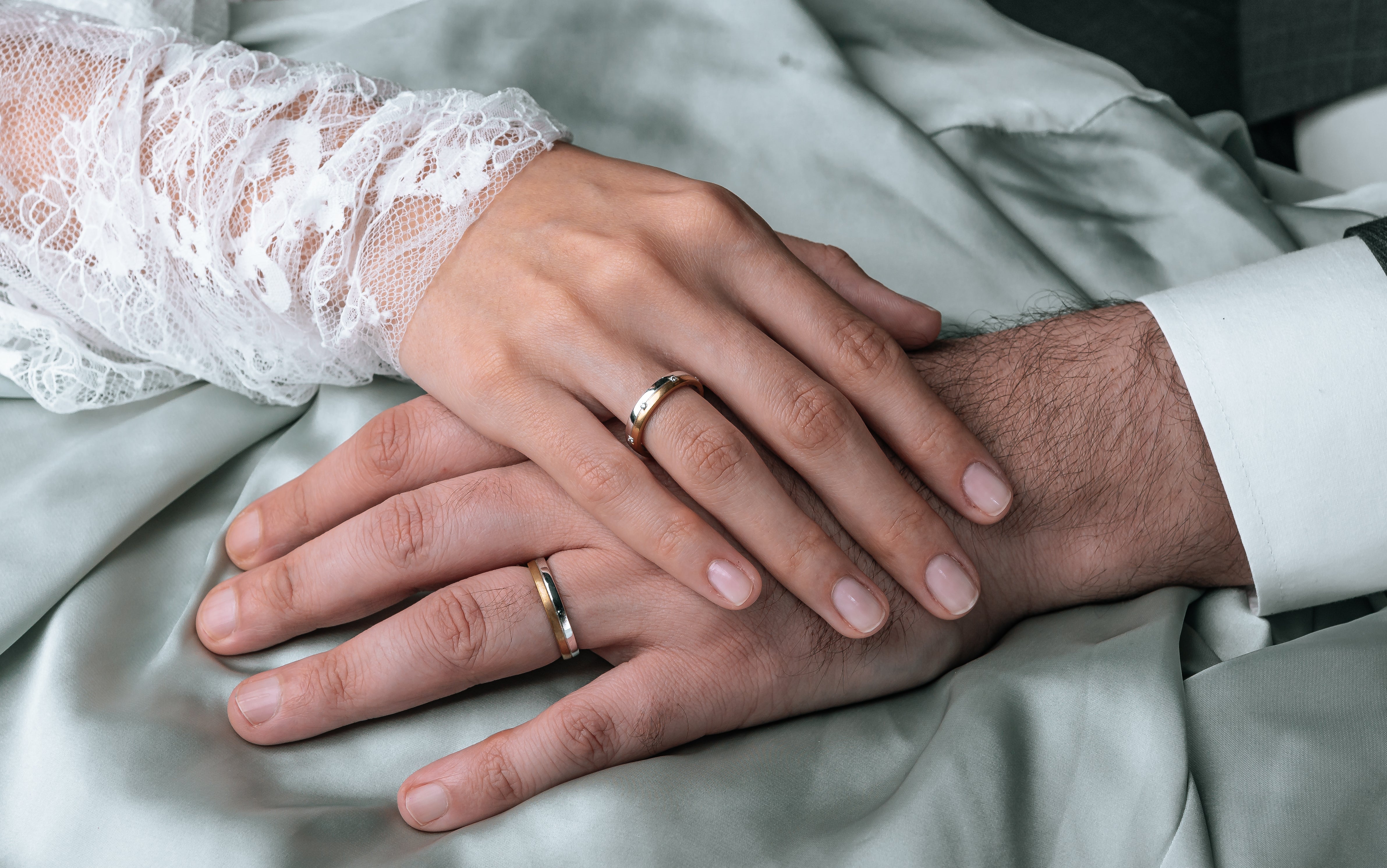 Verighete ARNUWANDAS din aur alb si aur galben cu diamante sau cristale - Bijuterii LA ROSA