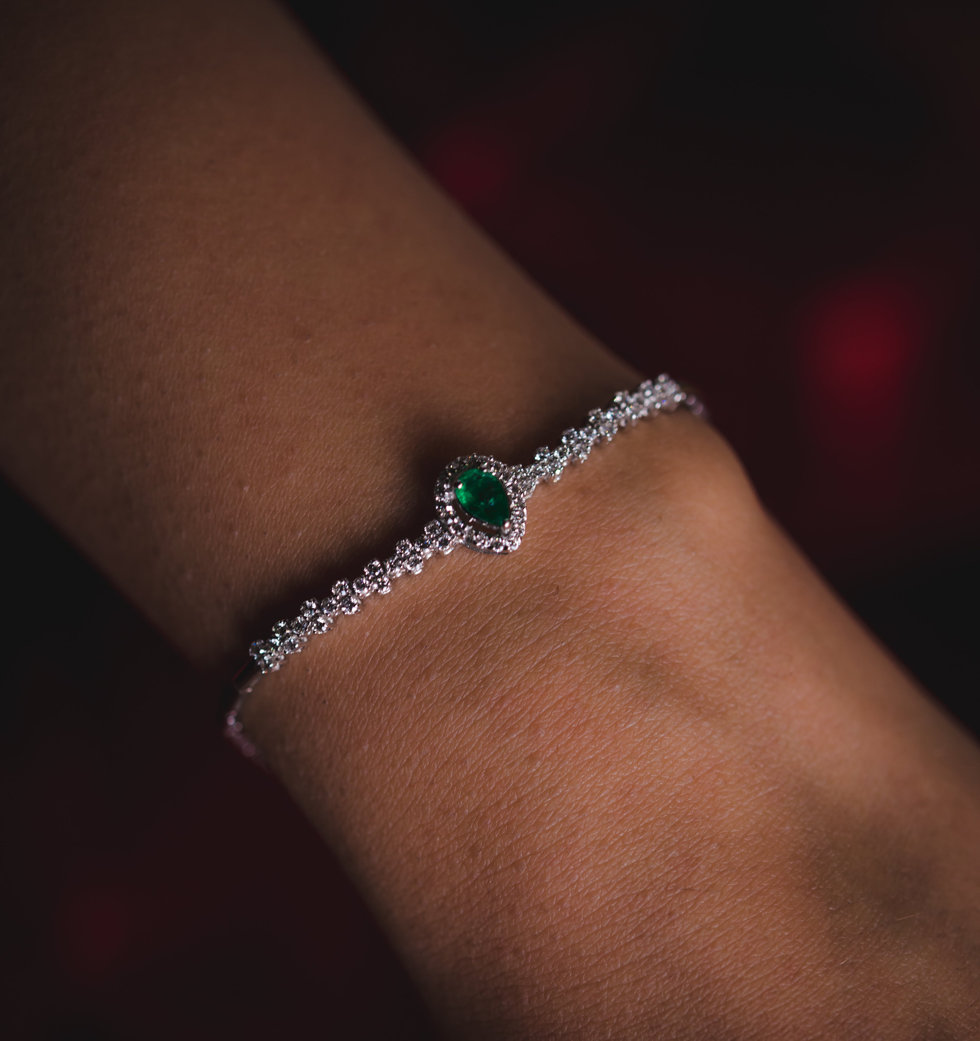 BRATARA LDBA0057 DIN AUR ALB 18K FORMA PARA CU DIAMANTE SI SMARALD - Bijuterii LA ROSA