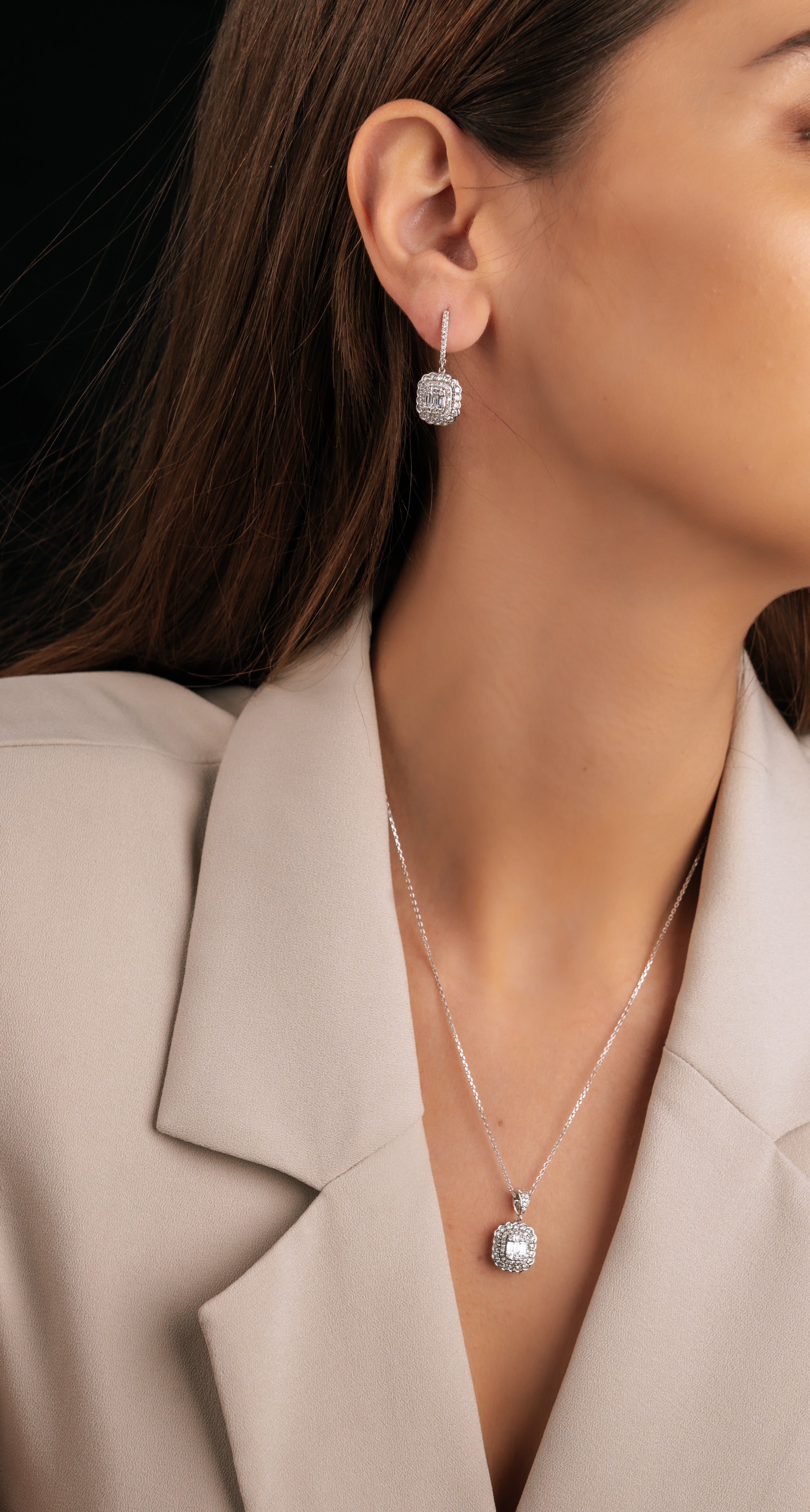 CERCEI E000044 DIN AUR ALB 14K FORMA SEMIPATRAT CU DIAMANTE - Bijuterii LA ROSA - Verighete si Inele de Logodna, bijuterii cu diamante