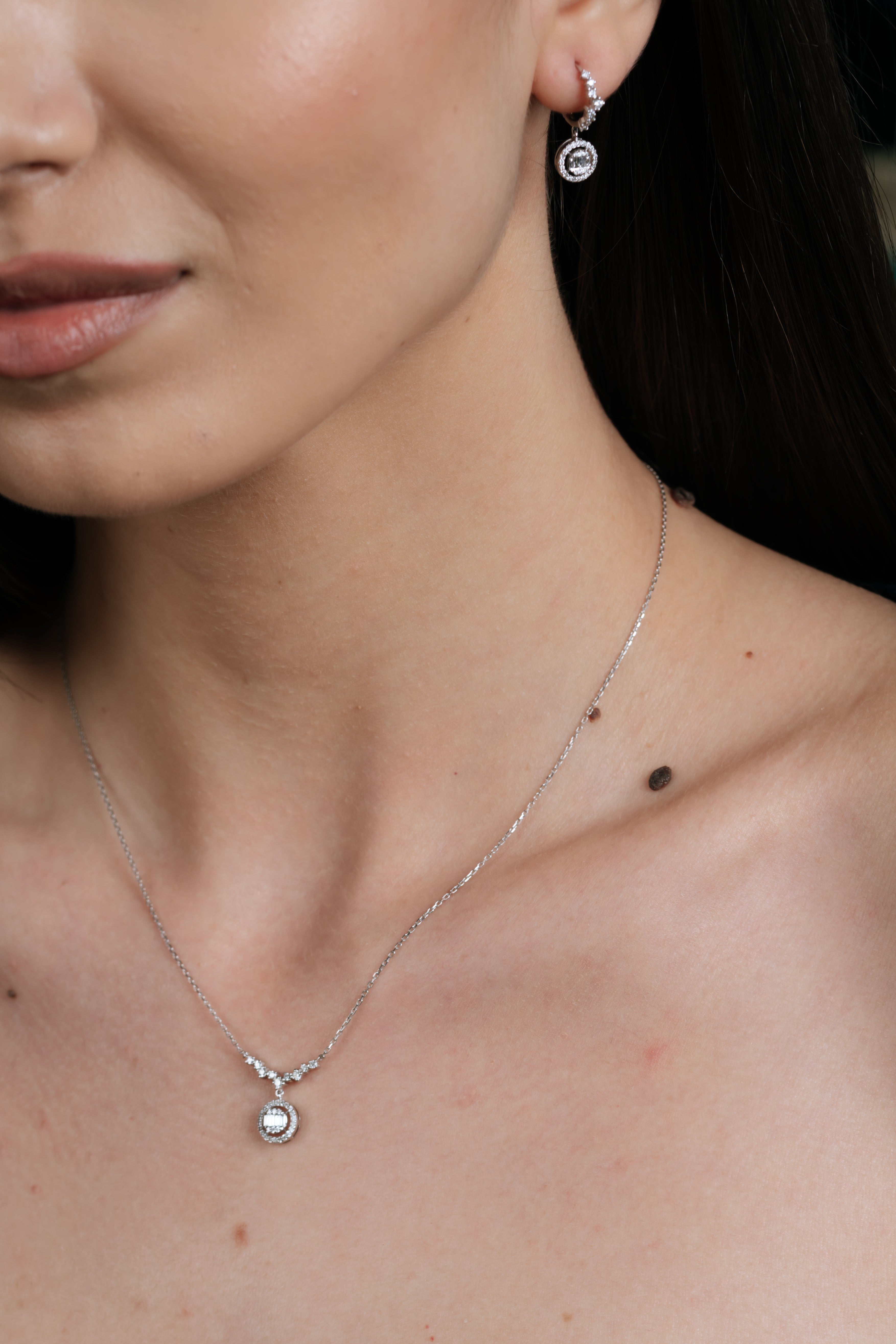 CERCEI E001118 DIN AUR ALB 14K FORMA ROTUNDA CU DIAMANTE - Bijuterii LA ROSA