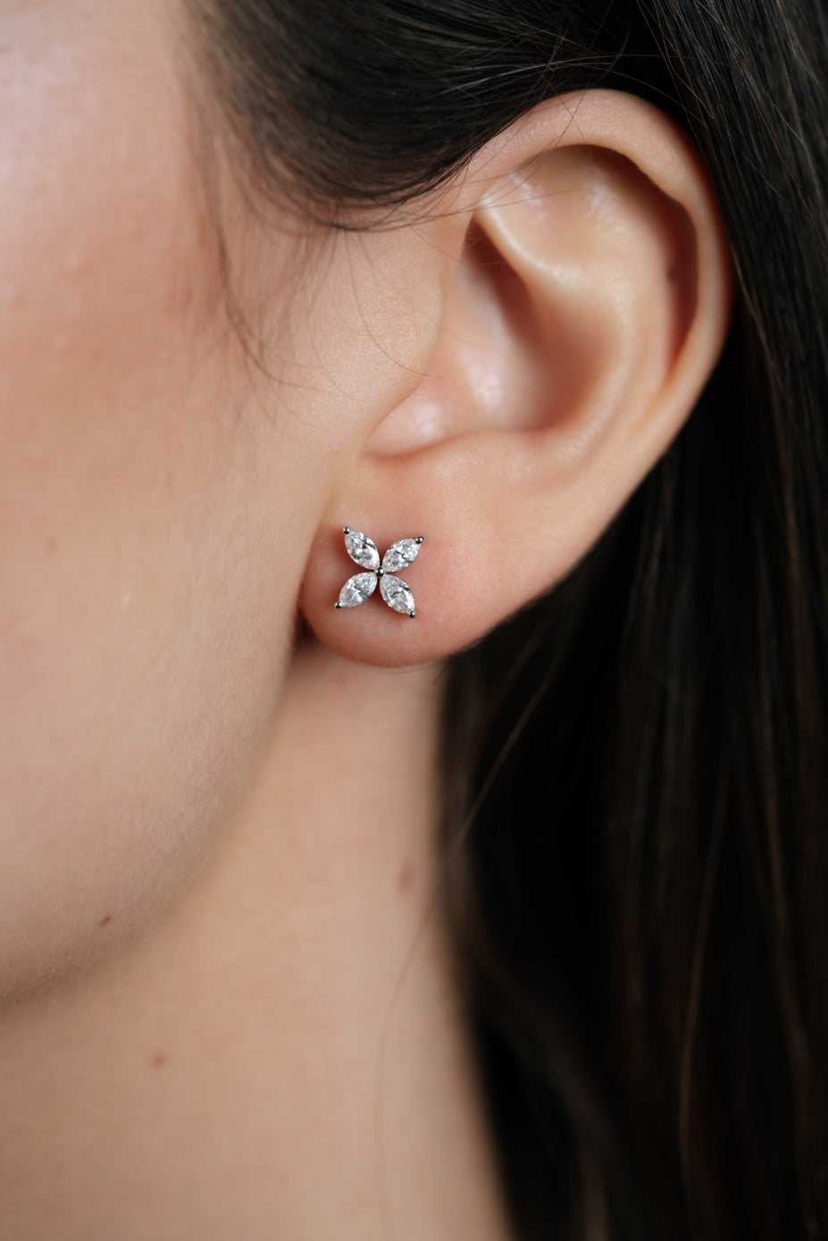 CERCEI E001129 DIN AUR ALB 14K CU DIAMANTE MARQUISE - Bijuterii LA ROSA