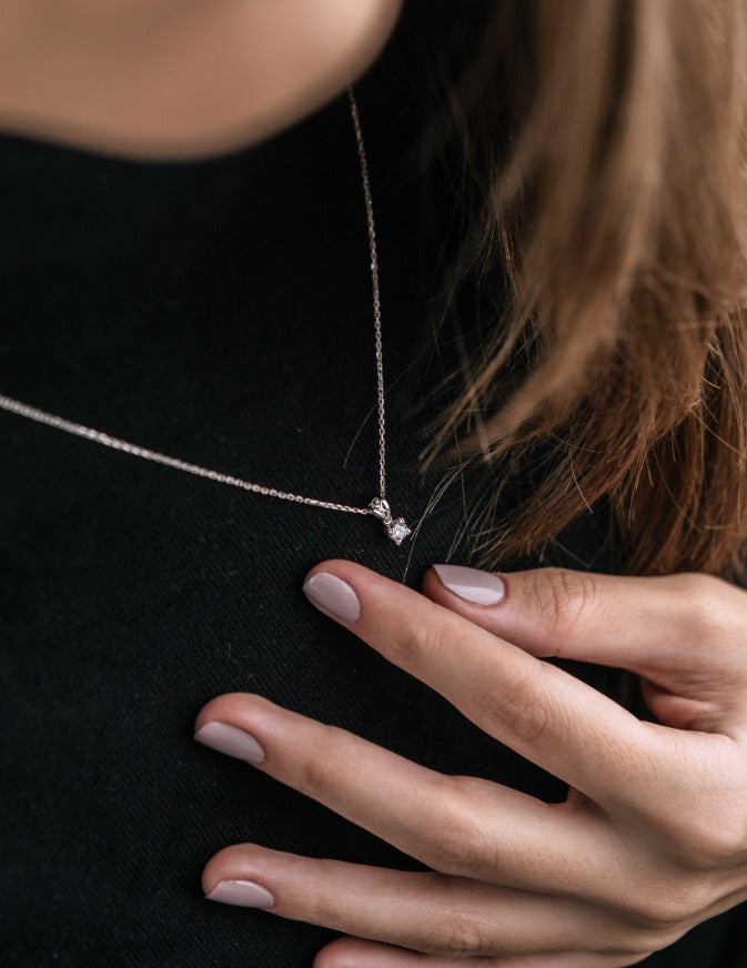 COLIER KL29113 DIN AUR ALB 18K FORMA ROTUNDA CU DIAMANTE - Bijuterii LA ROSA