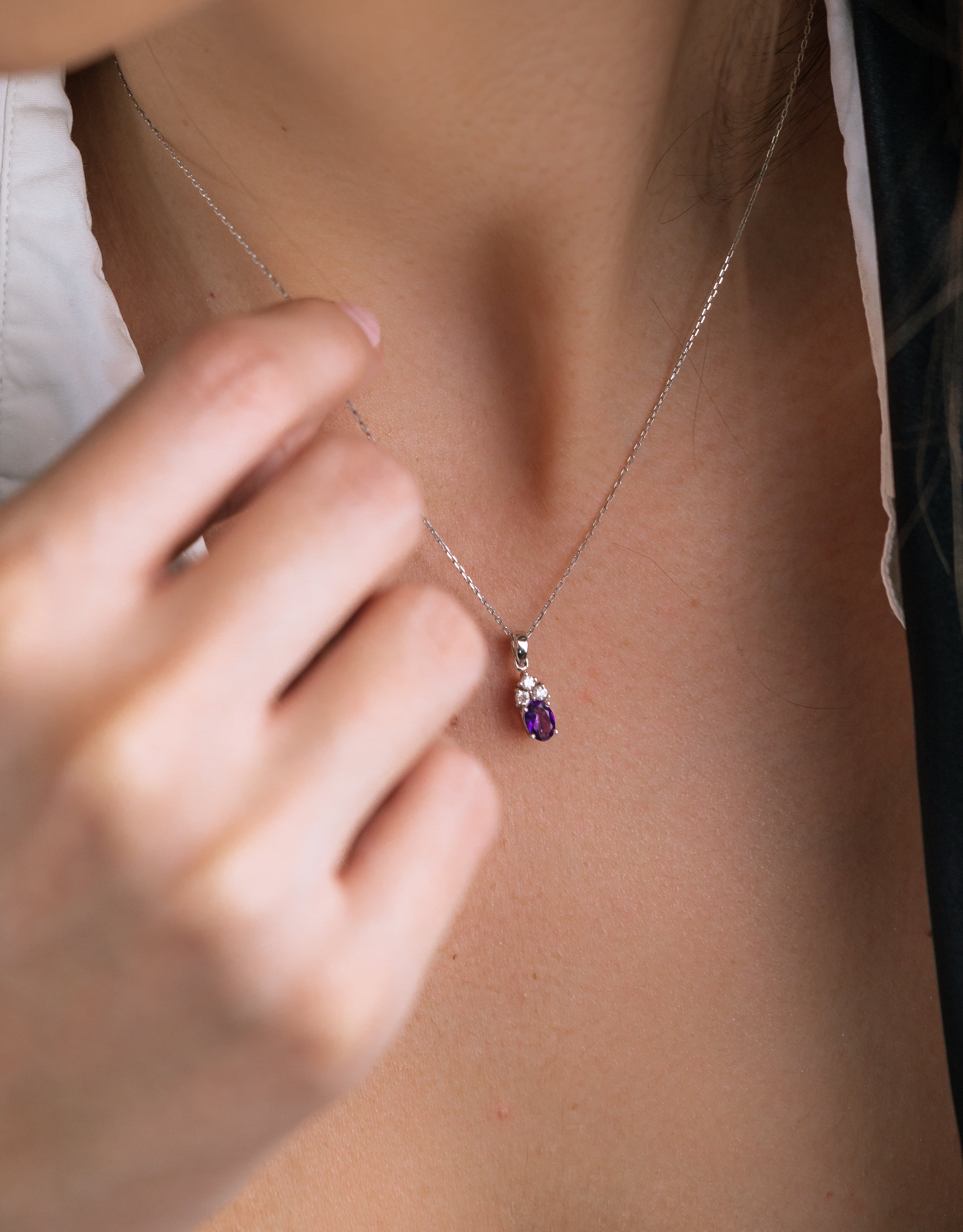 COLIER LDNA0172 DIN AUR ALB 18K FORMA OVALA CU DIAMANTE SI AMETIST - Bijuterii LA ROSA