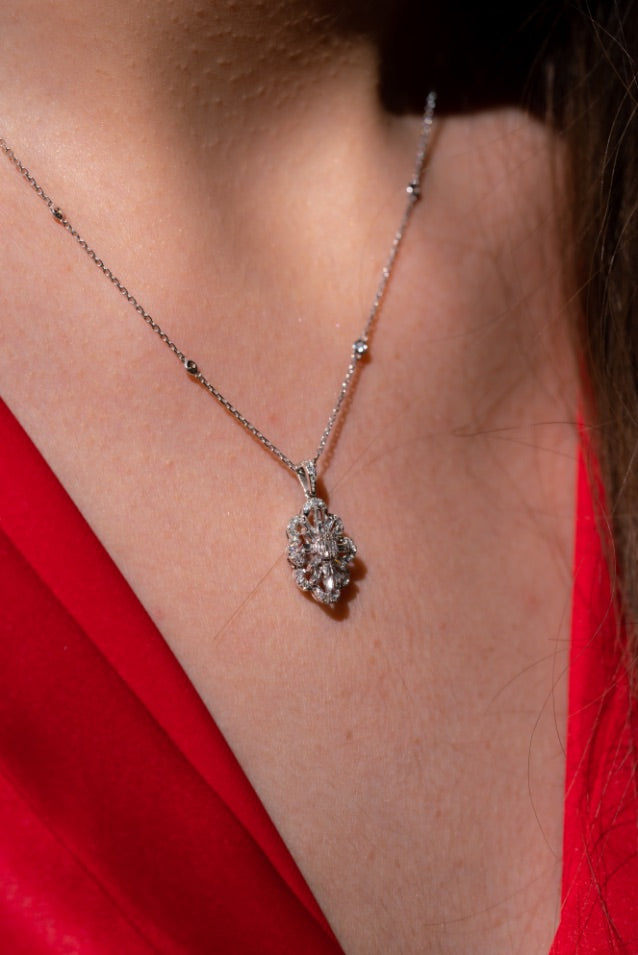 COLIER N000618 DIN AUR ALB 14K FORMA FLOARE CU DIAMANTE - Bijuterii LA ROSA - Verighete si Inele de Logodna, bijuterii cu diamante