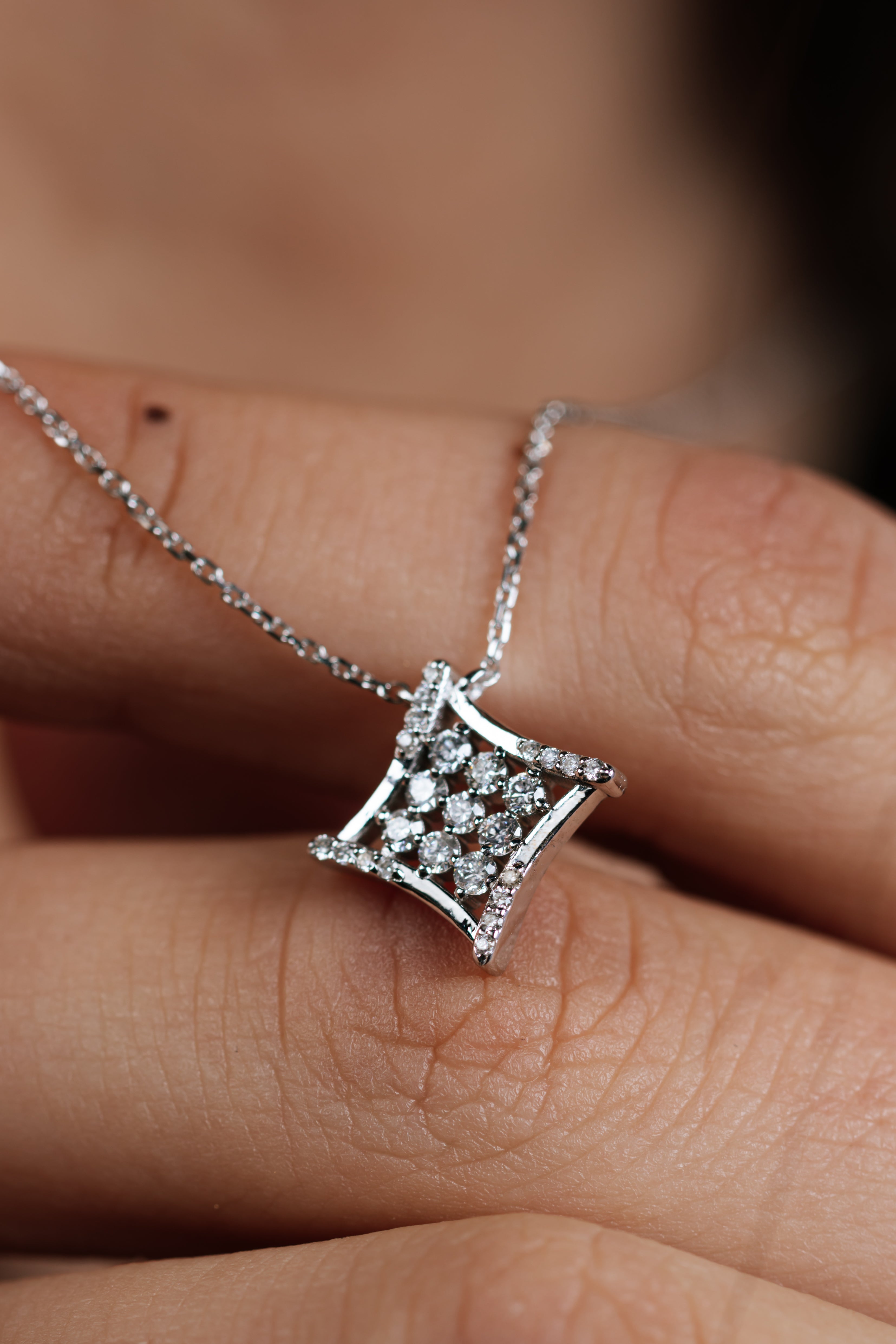 COLIER N001339 DIN AUR ALB 14K FORMA ROMB CU DIAMANTE - Bijuterii LA ROSA