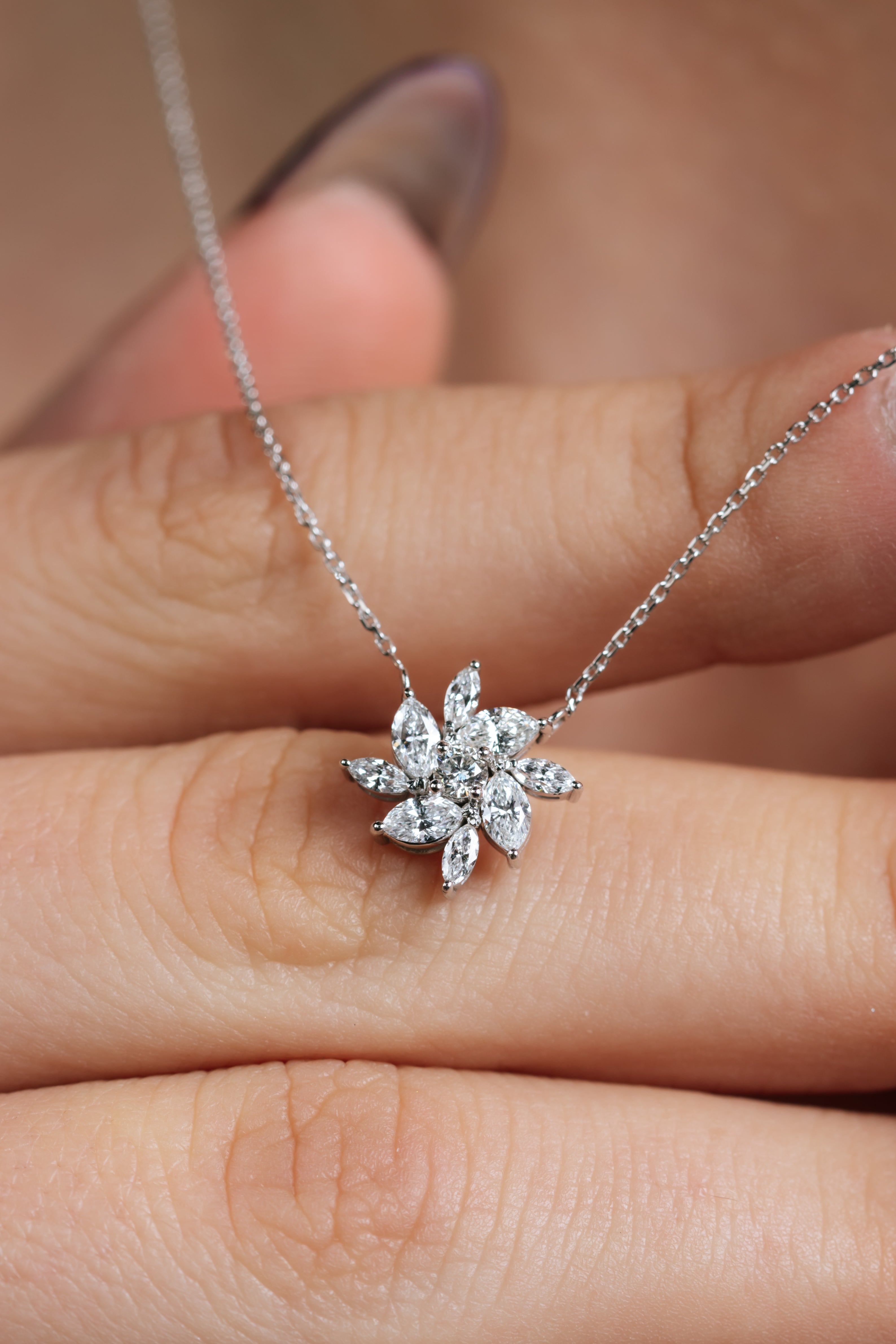 COLIER N001341 DIN AUR ALB 14K CU DIAMANTE MARQUISE - Bijuterii LA ROSA