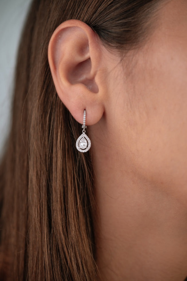 Colier Lacrima din aur alb de 14k cu diamante baghete - Bijuterii LA ROSA