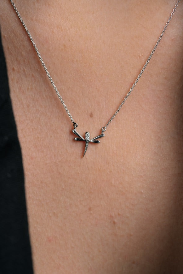 Colier LDN0010 din aur alb 18k forma libelula cu diamante - Bijuterii LA ROSA