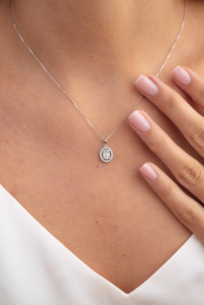 Colier Oval din aur alb de 14k cu diamante baghete - Bijuterii LA ROSA