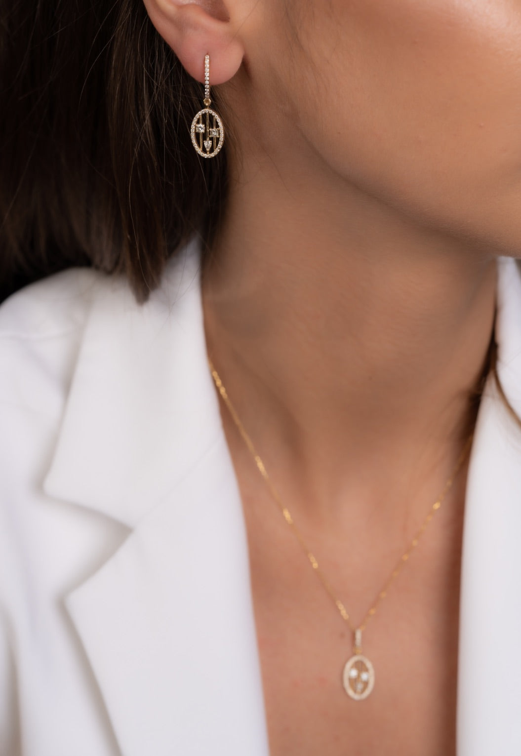 CERCEI E000934 DIN AUR GALBEN 14K FORMA OVALA CU DIAMANTE - Bijuterii LA ROSA