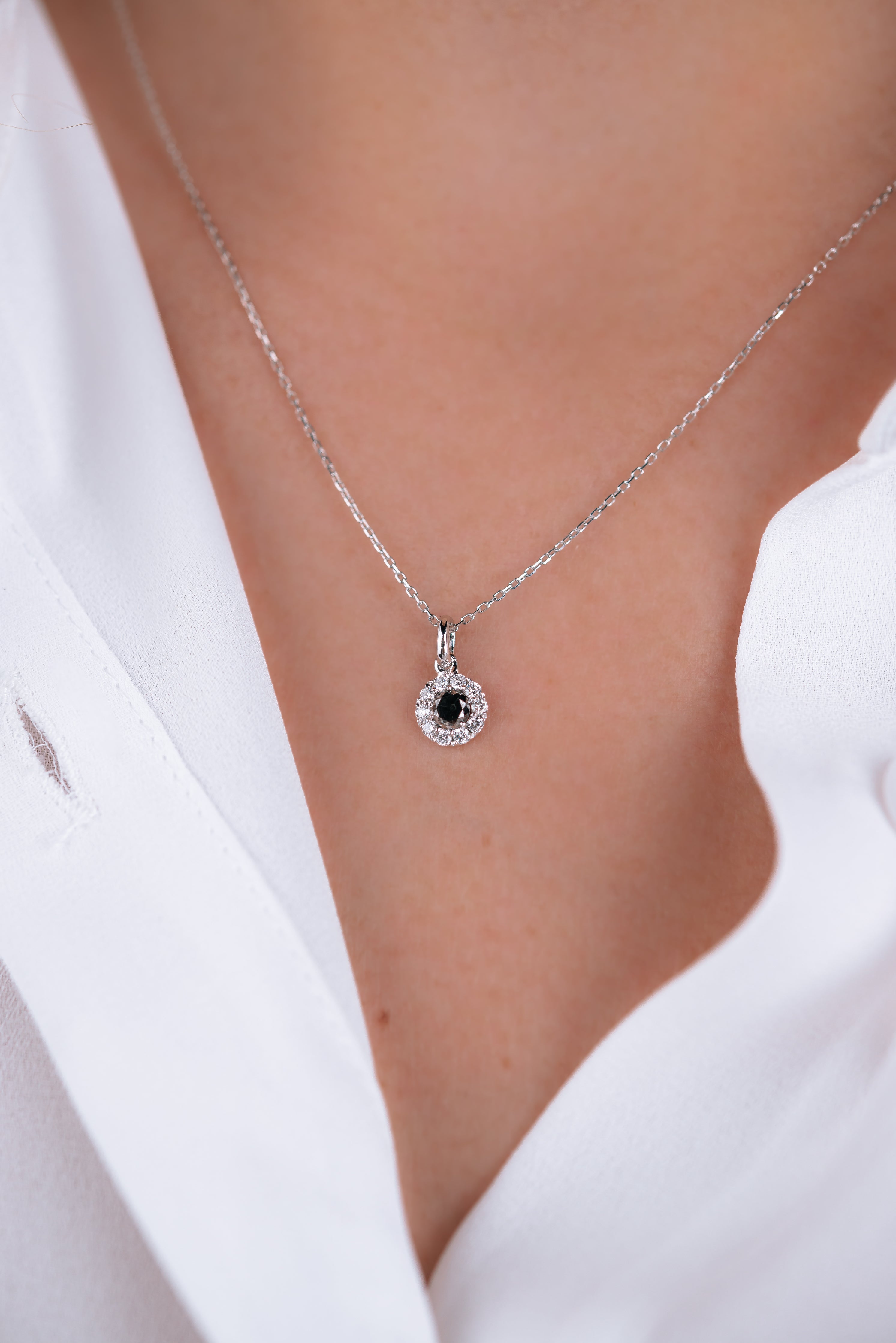 COLIER LDNA0536 DIN AUR ALB 18K FORMA ROTUNDA CU DIAMANTE - Bijuterii LA ROSA