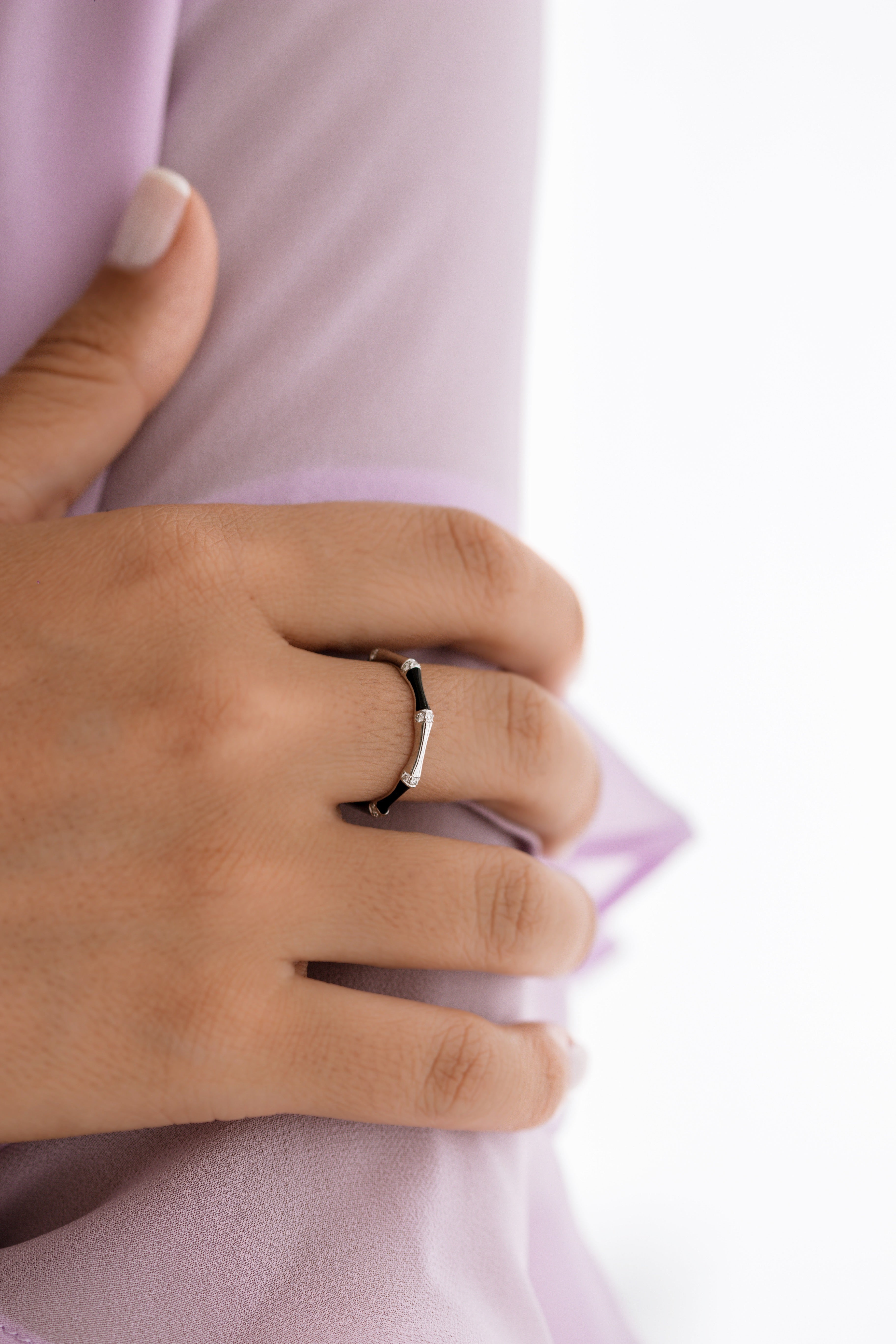 Inel din aur alb de 14k cu diamante si email negru - Bijuterii LA ROSA