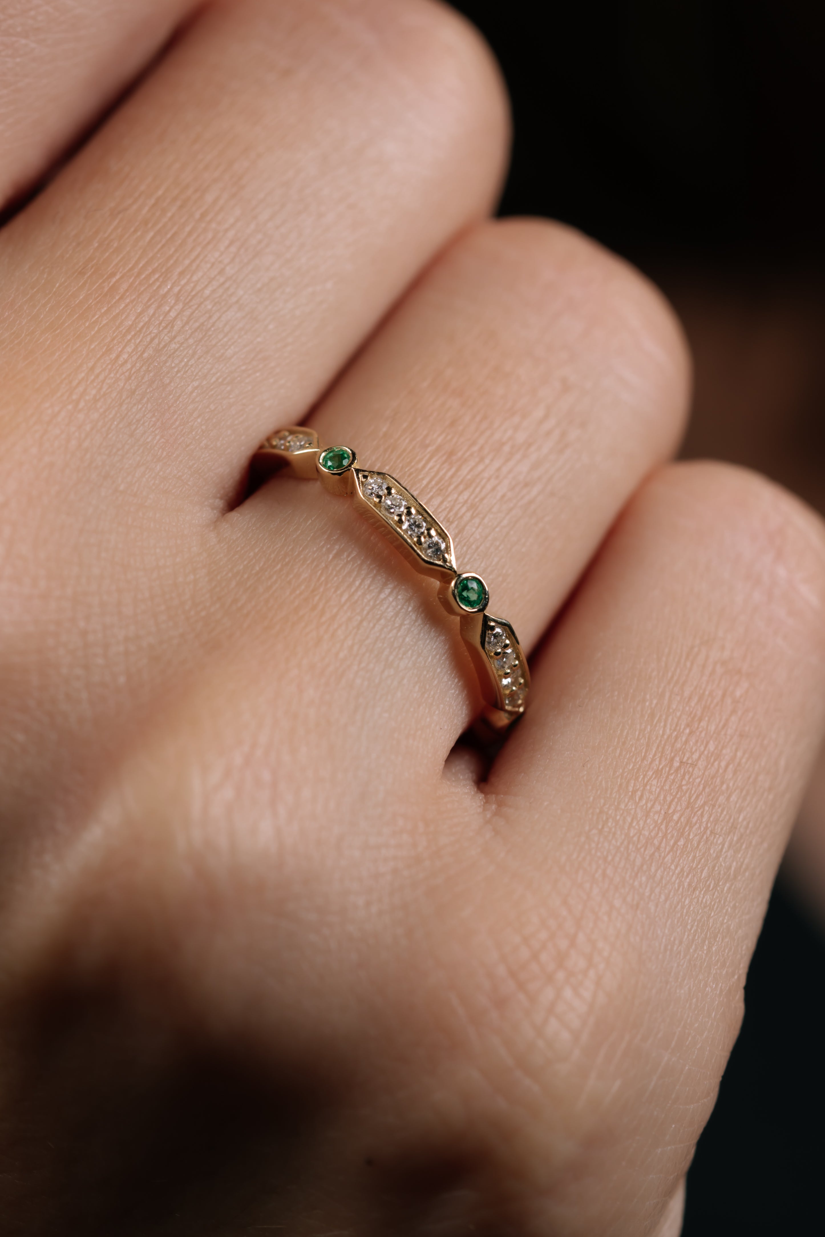 INEL R000470 DIN AUR GALBEN 14K CU DIAMANTE SI SMARALD FORMA ROTUNDA - Bijuterii LA ROSA