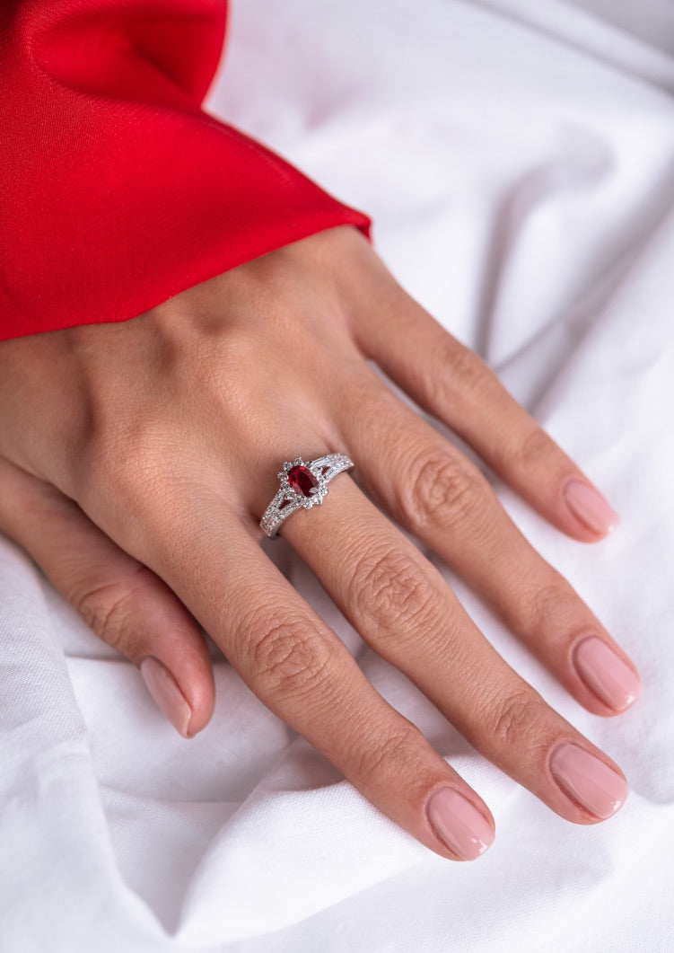 INEL LDRA1561 DIN AUR ALB 18K FORMA FLOARE CU DIAMANTE SI RUBIN - Bijuterii LA ROSA