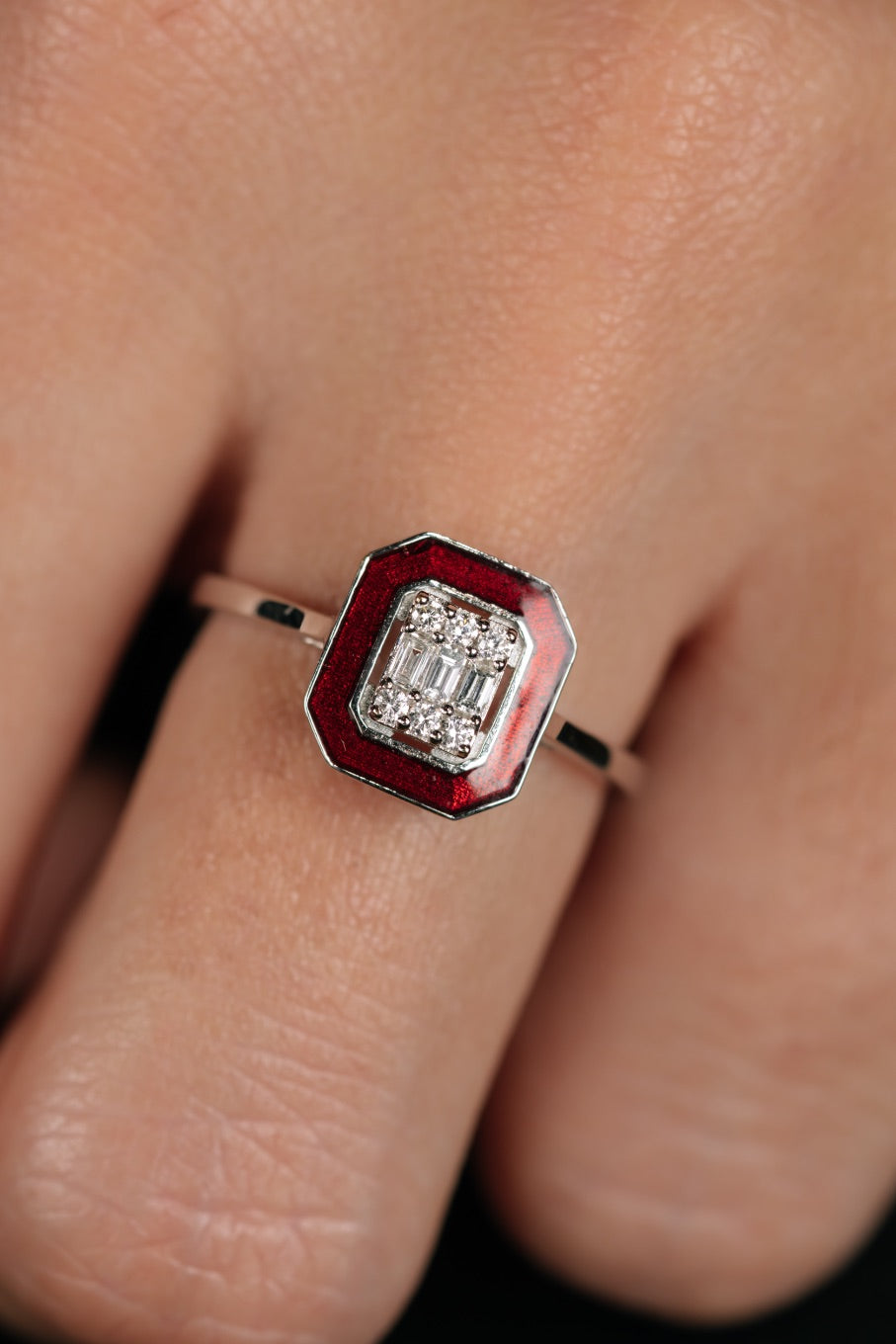Inel octagon din aur alb 14k cu diamante bagheta si email bordo - Bijuterii LA ROSA