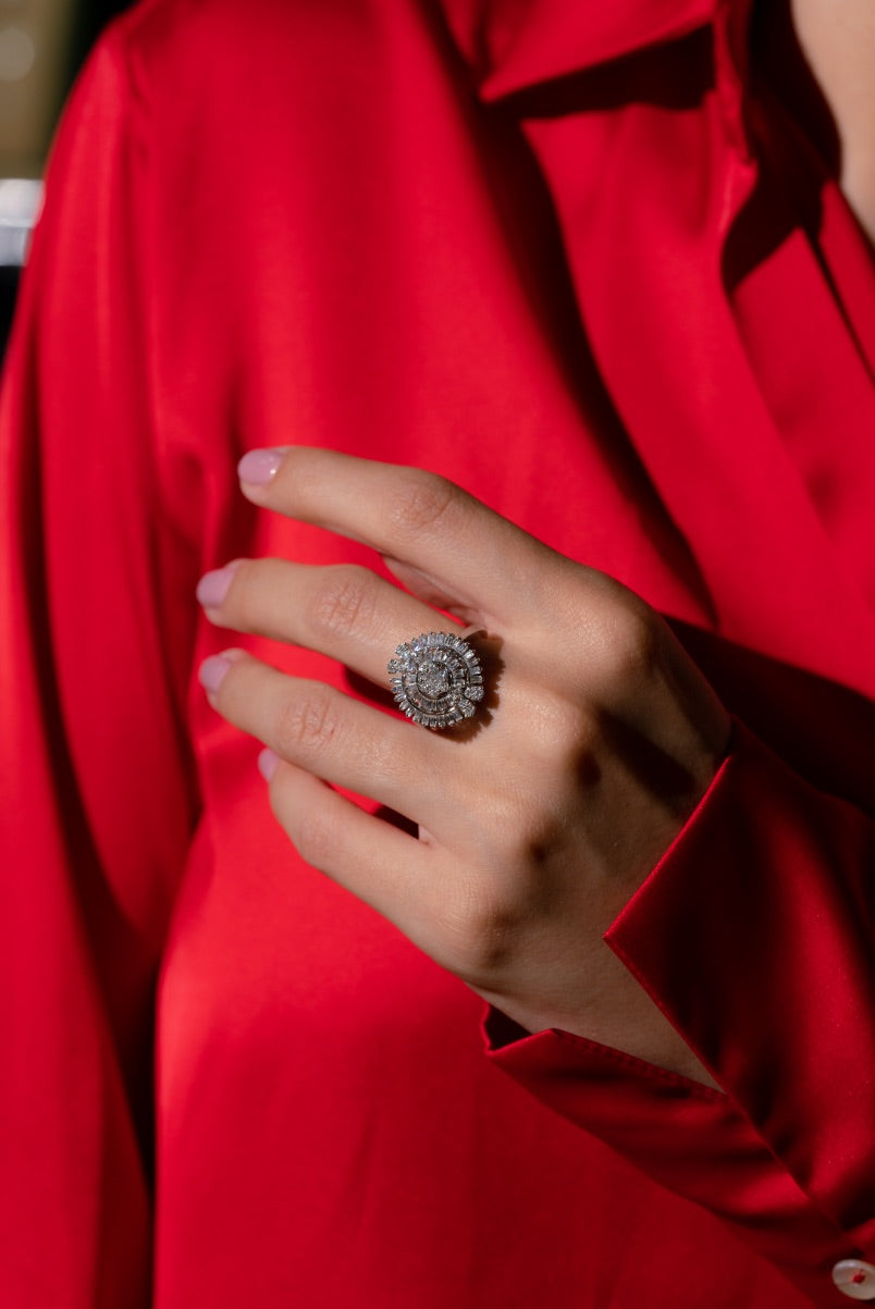 INEL R002680 DIN AUR ALB 14K FORMA FLOARE CU DIAMANTE - Bijuterii LA ROSA - Verighete si Inele de Logodna, bijuterii cu diamante