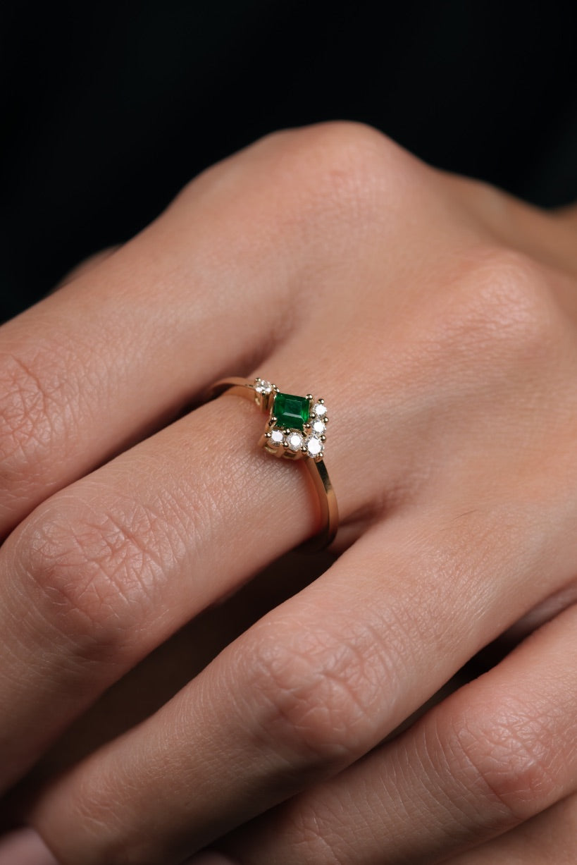 Inel R000460 din aur galben 14k cu diamante si smarald forma patrata - Bijuterii LA ROSA