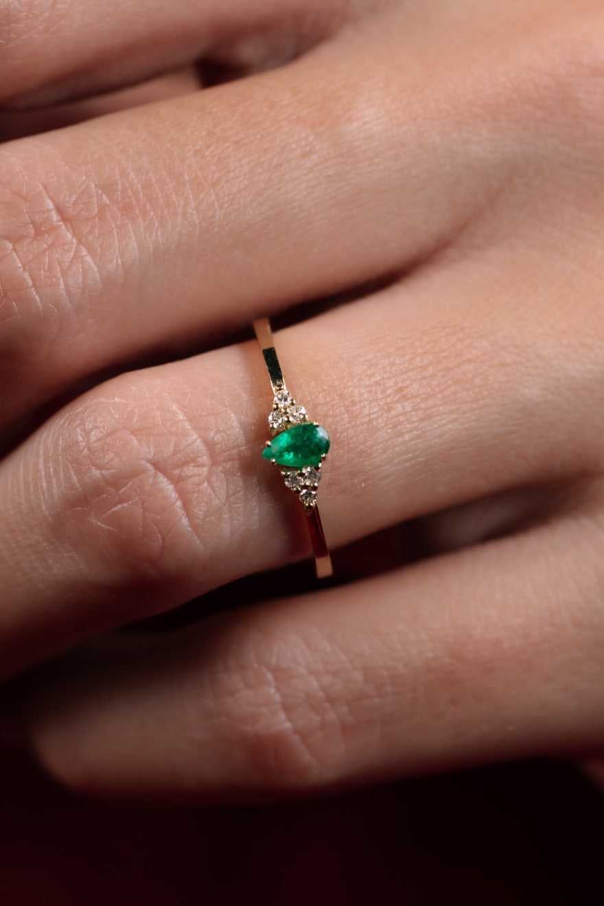 Inel R000461 din aur galben 14k cu diamante si smarald forma para - Bijuterii LA ROSA