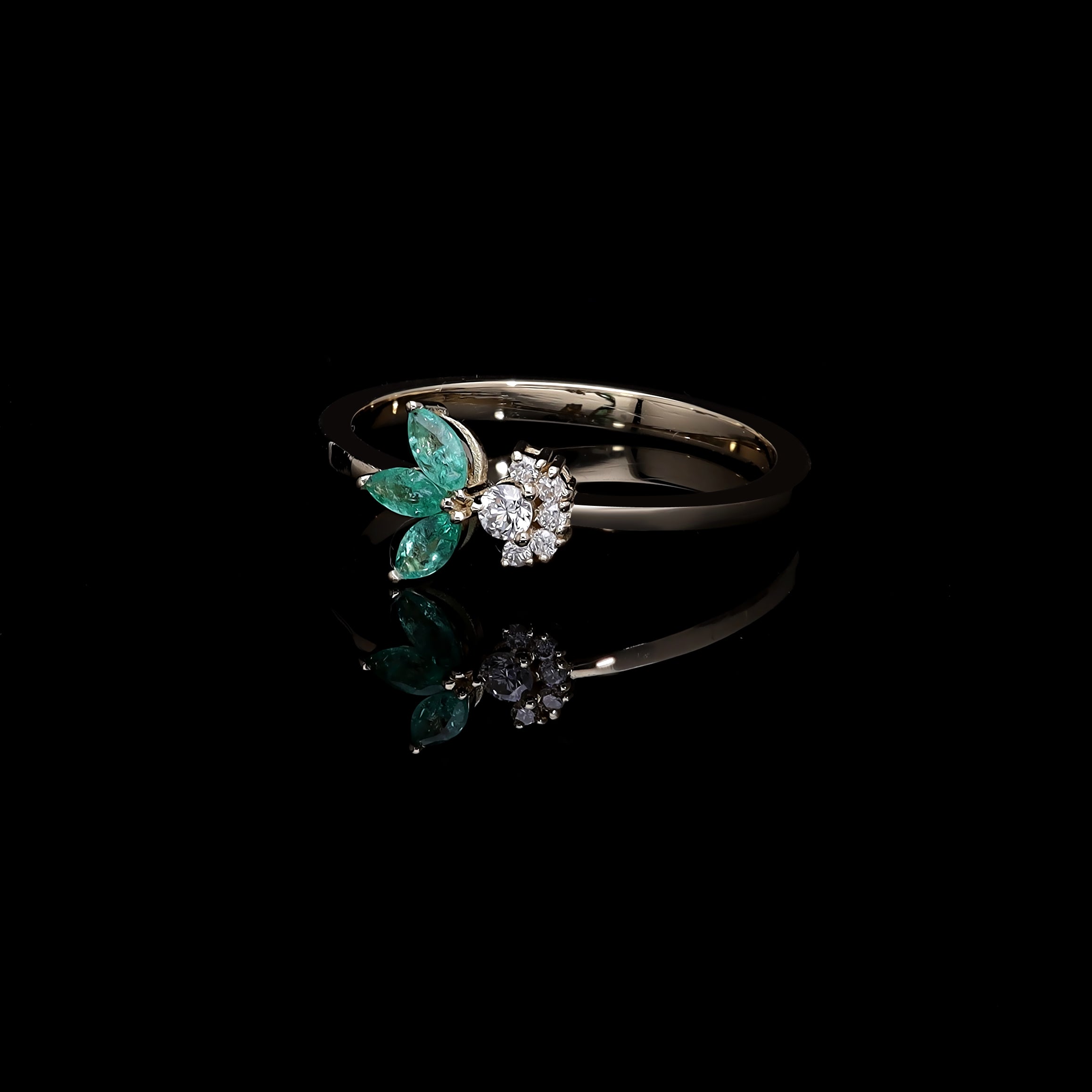 Inel R000464 din aur galben 14k cu diamante si smaralde forma marquise - Bijuterii LA ROSA