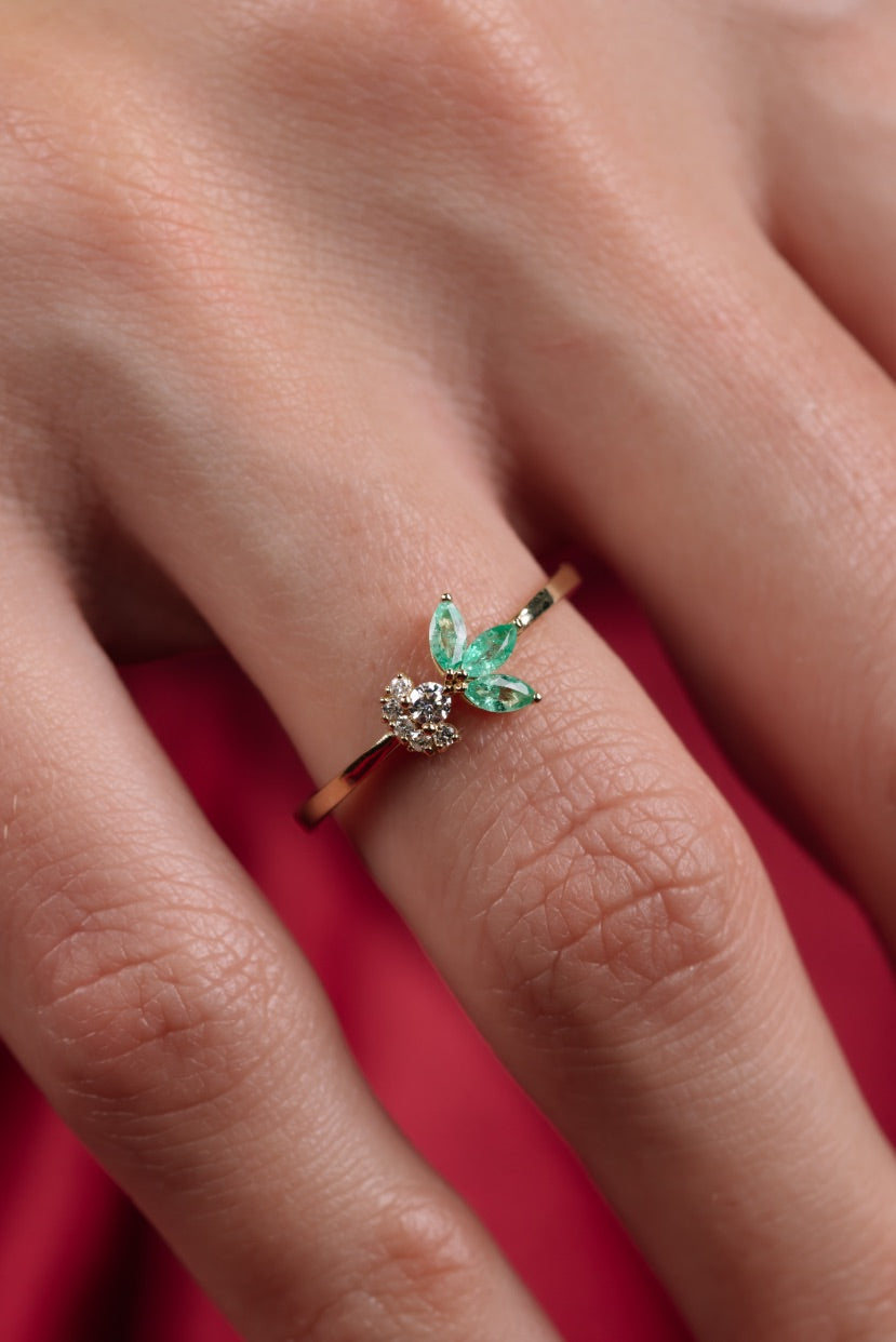 Inel R000464 din aur galben 14k cu diamante si smaralde forma marquise - Bijuterii LA ROSA