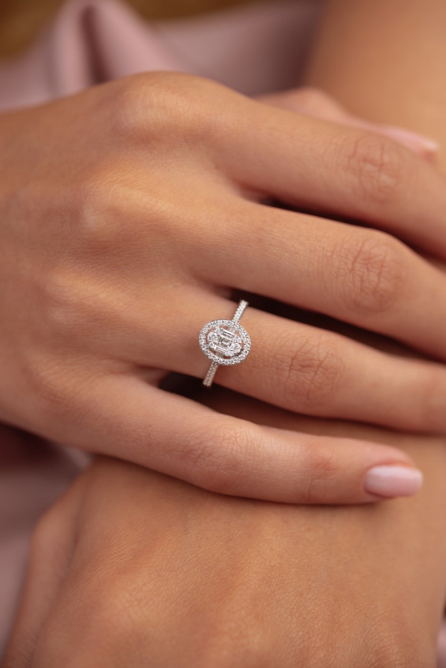 Inel Oval din aur alb de 14k cu diamante baghete - Bijuterii LA ROSA