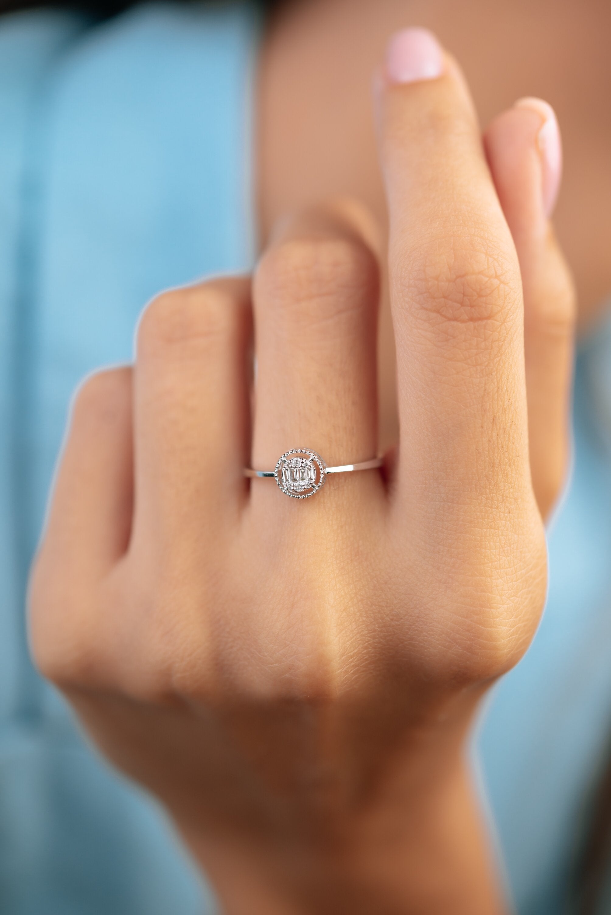 Inel rotund brodat din aur alb de 14K cu diamante - Bijuterii LA ROSA