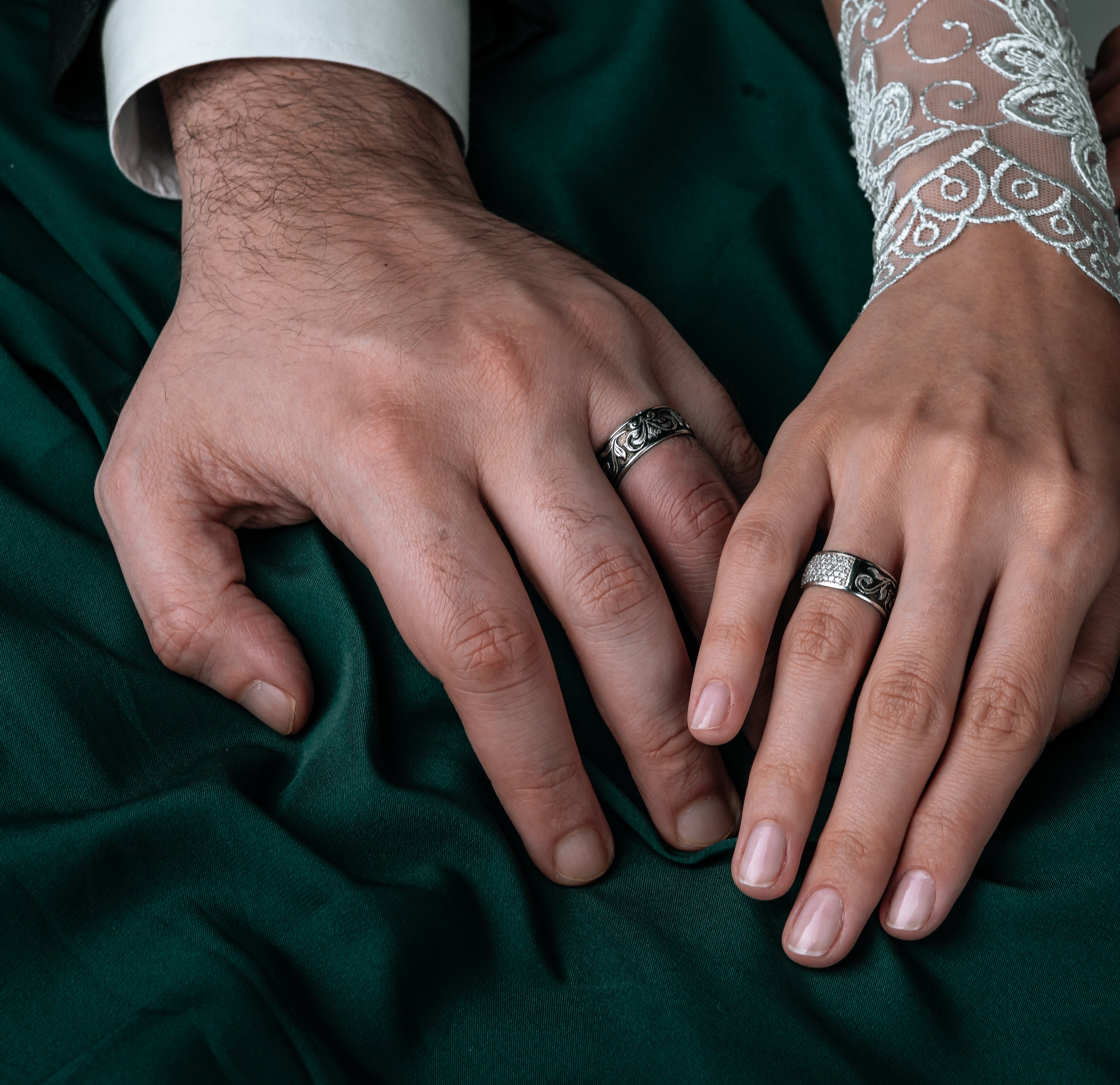 Verighete Leonidas din aur alb cu diamante sau cu cristale - Bijuterii LA ROSA