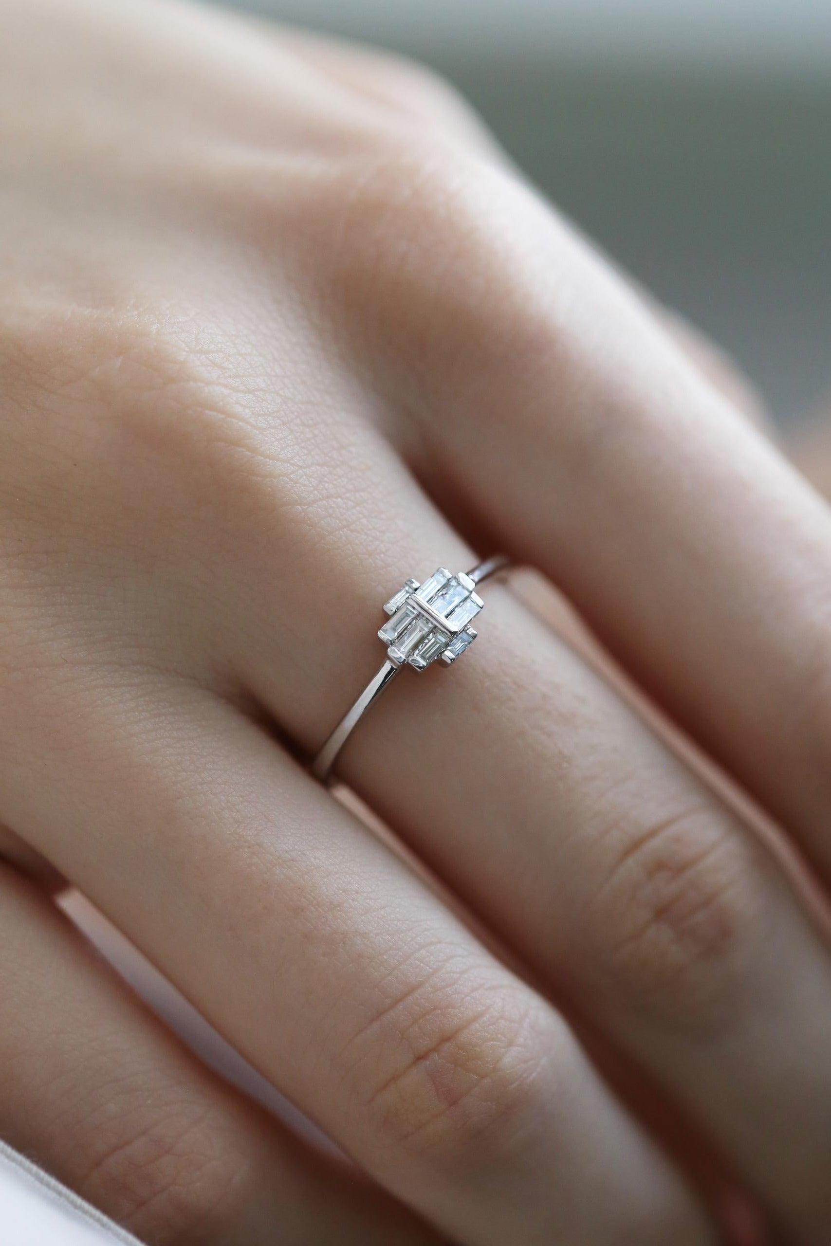 INEL R001992 DIN AUR ALB 14K FORMA DREPTUNGHIULARA CU DIAMANTE - Bijuterii LA ROSA - Verighete si Inele de Logodna, bijuterii cu diamante