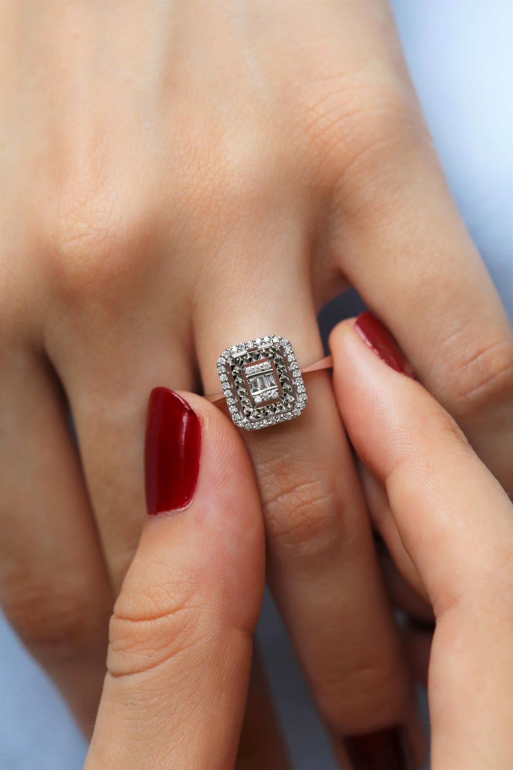 INEL R002888 DIN AUR ALB 14K FORMA DREPTUNGHIULARA CU DIAMANTE - Bijuterii LA ROSA - Verighete si Inele de Logodna, bijuterii cu diamante