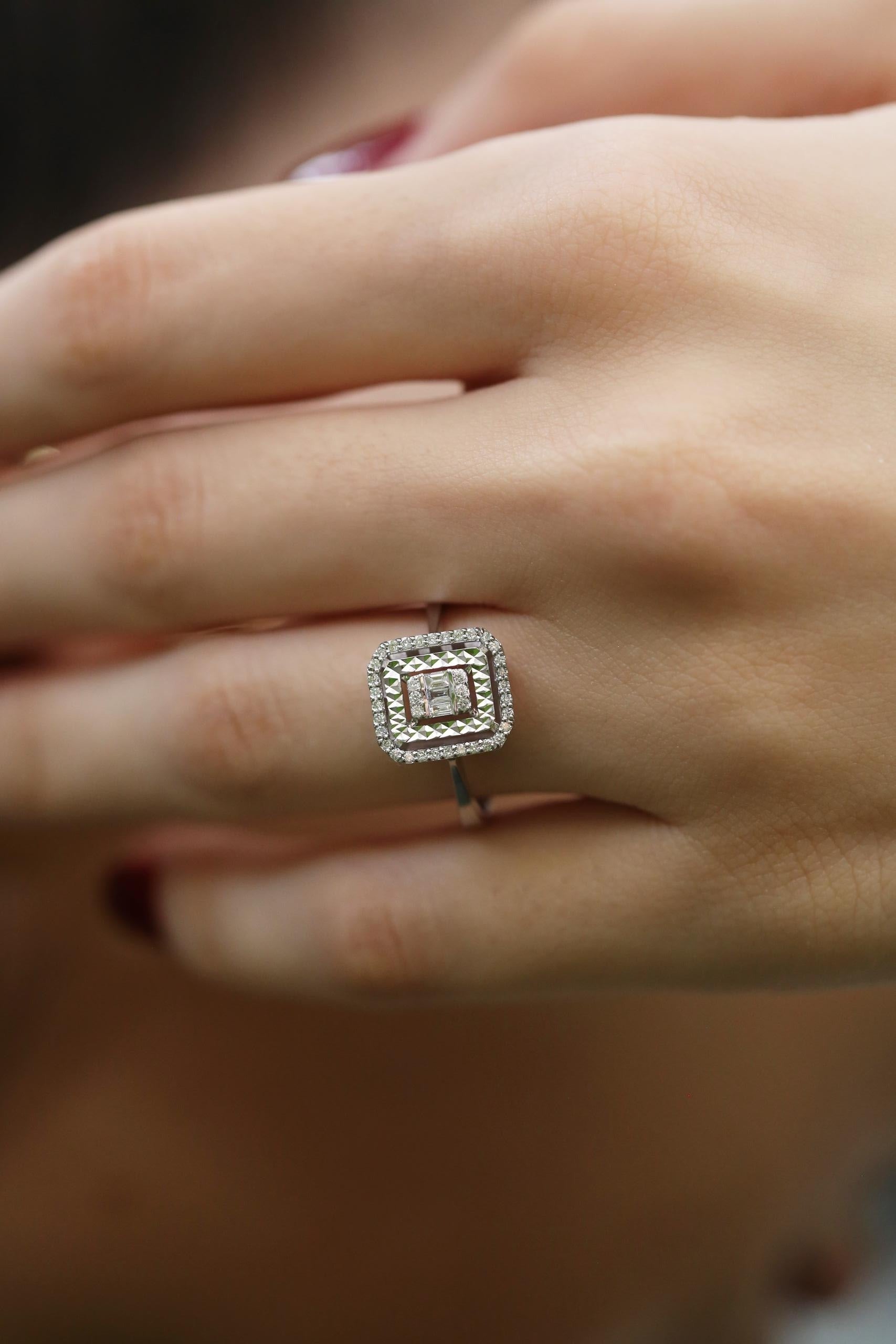 INEL R002888 DIN AUR ALB 14K FORMA DREPTUNGHIULARA CU DIAMANTE - Bijuterii LA ROSA - Verighete si Inele de Logodna, bijuterii cu diamante