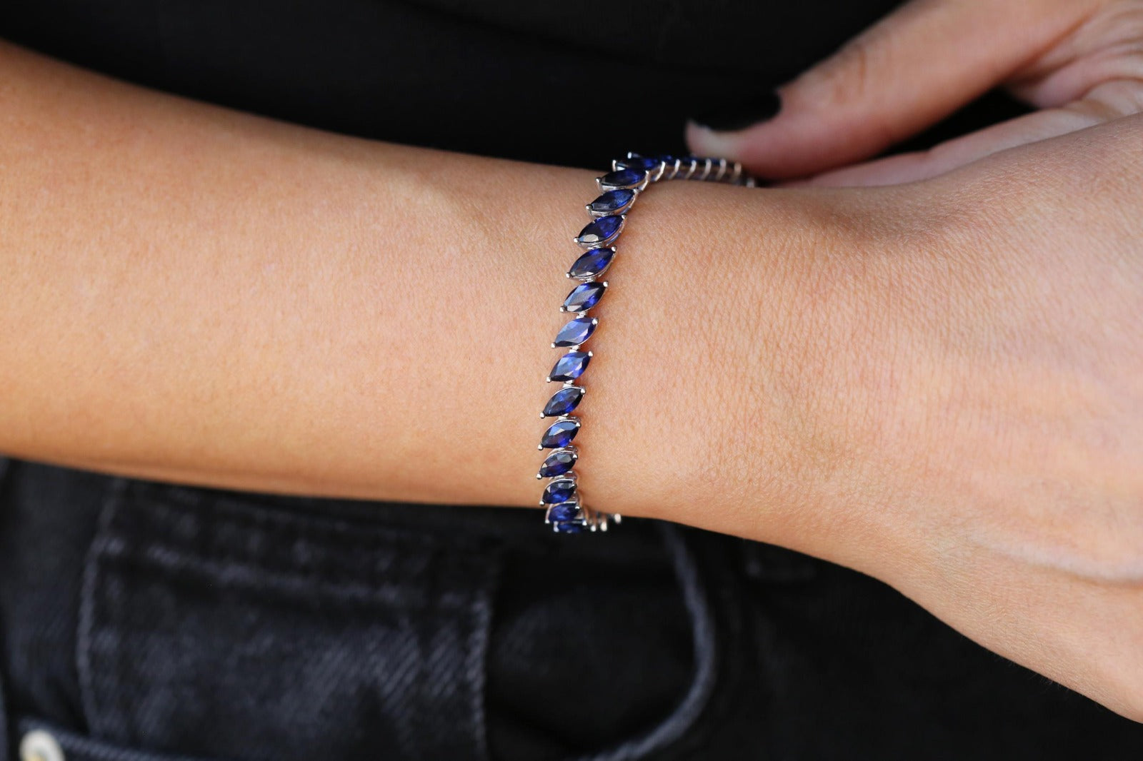 BRATARA B000368 DIN AUR ALB 14K CU SAFIRE MARQUISE - Bijuterii LA ROSA - Verighete si Inele de Logodna, bijuterii cu diamante