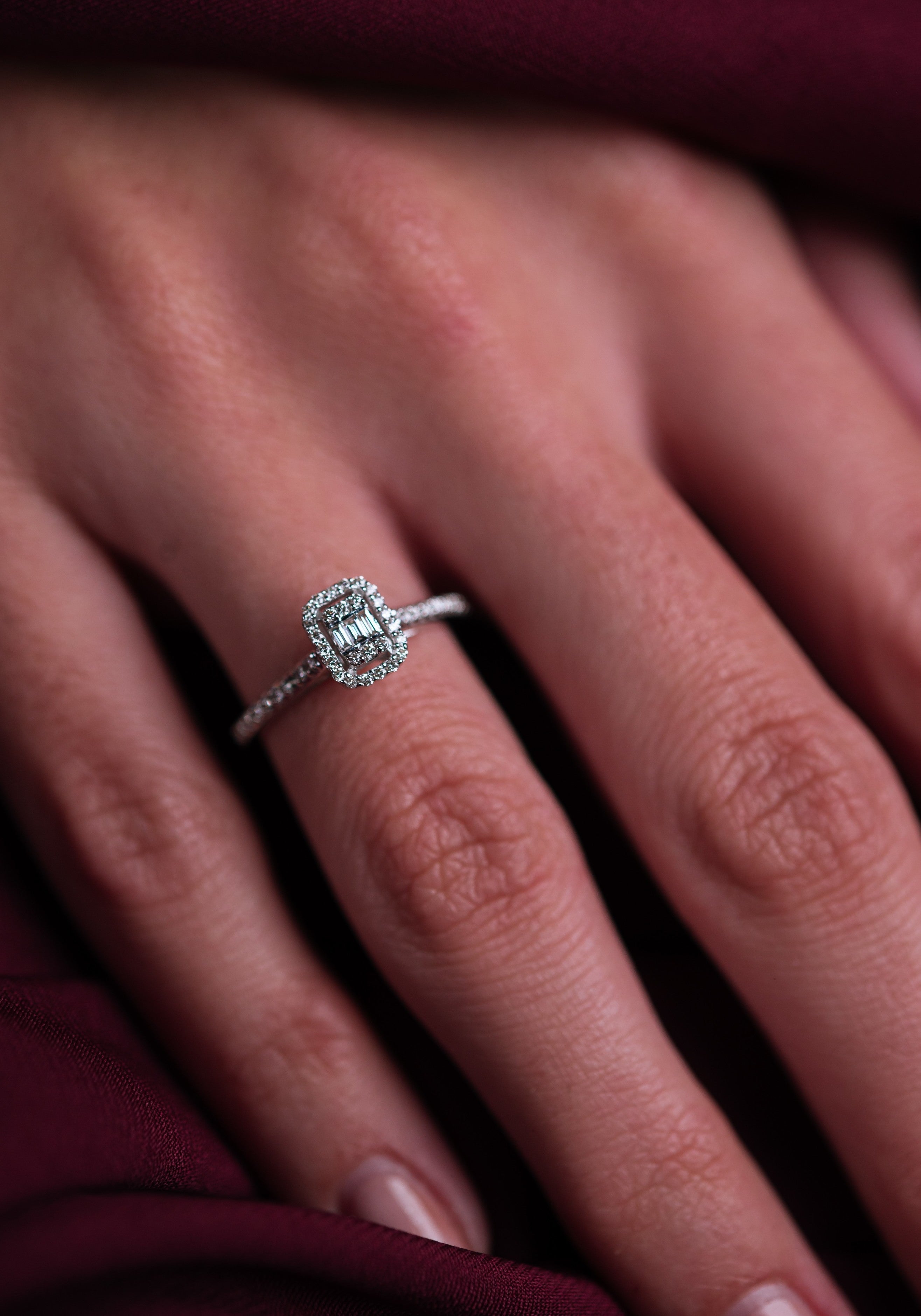 INEL R000322 DIN AUR ALB 14K FORMA DREPTUNGHIULARA CU DIAMANTE - Bijuterii LA ROSA - Verighete si Inele de Logodna, bijuterii cu diamante